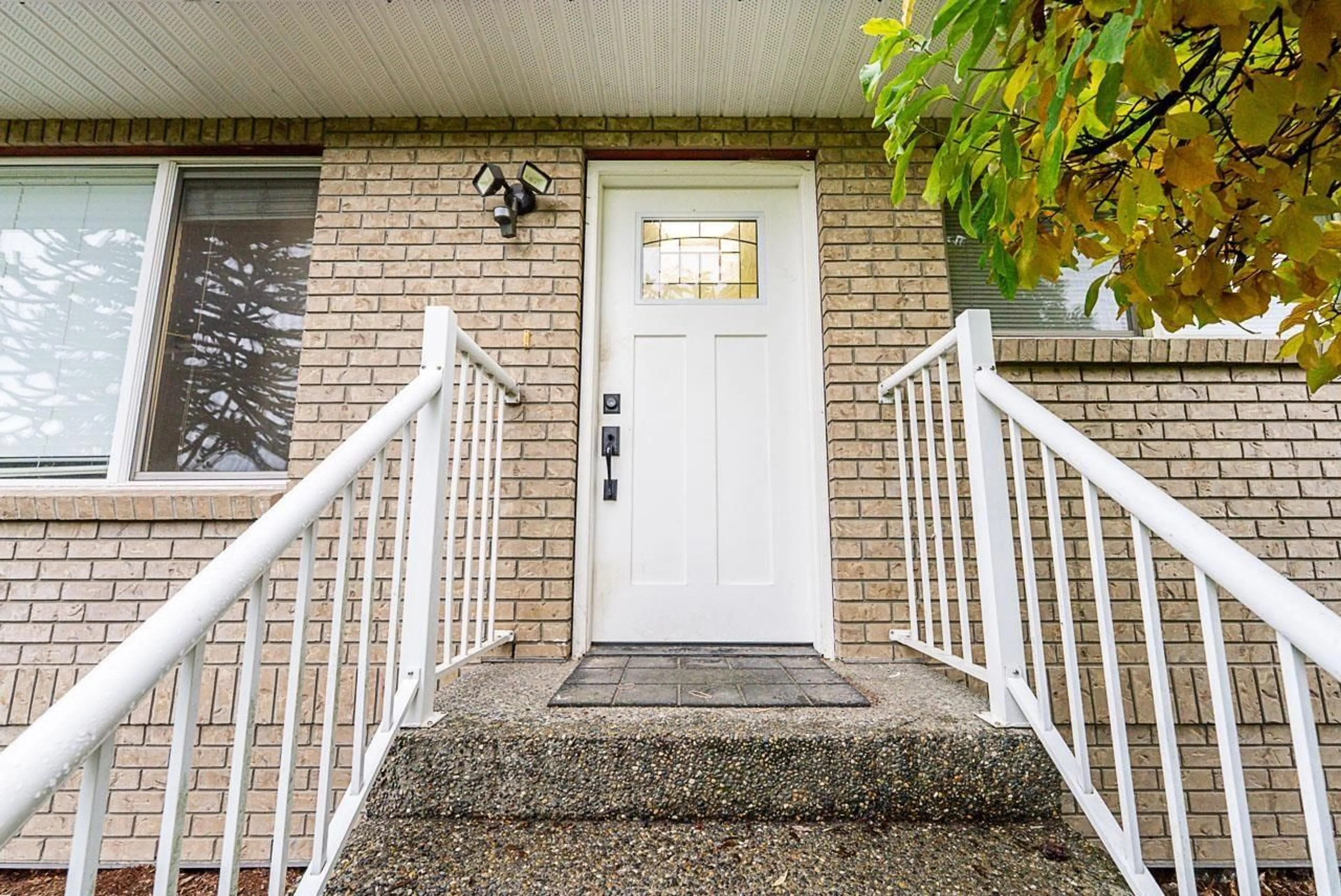 Indoor entryway for 21355 OLD YALE ROAD, Langley British Columbia V3A4M6