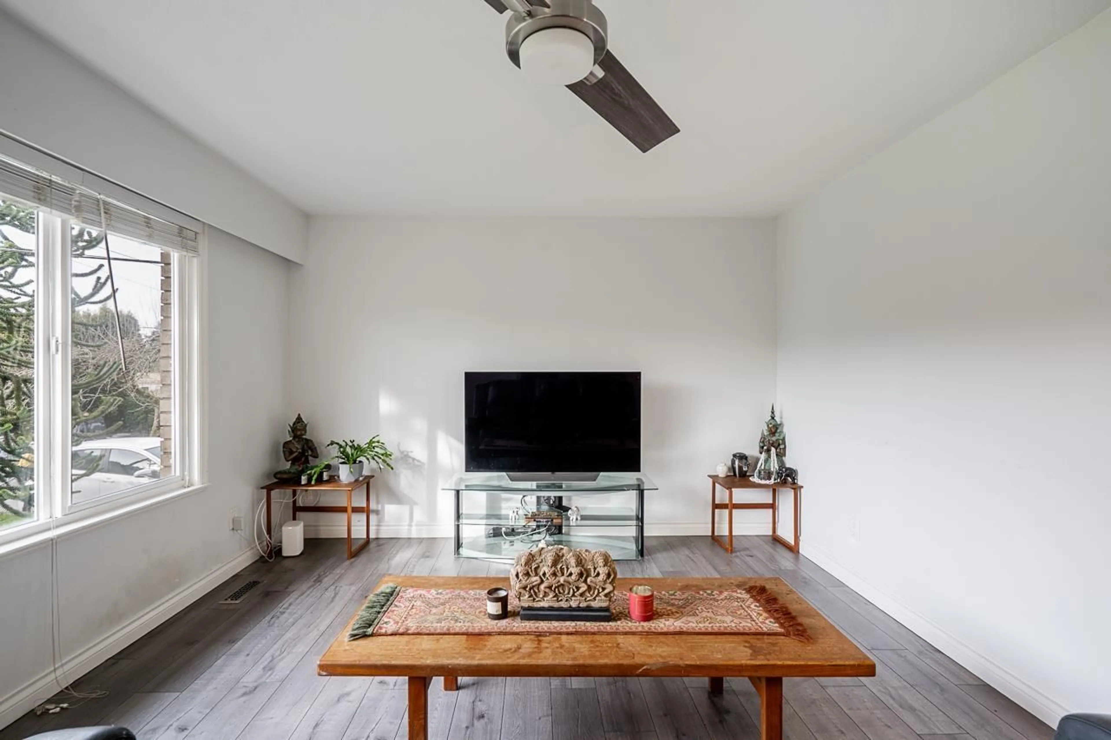 Living room with furniture, unknown for 21355 OLD YALE ROAD, Langley British Columbia V3A4M6