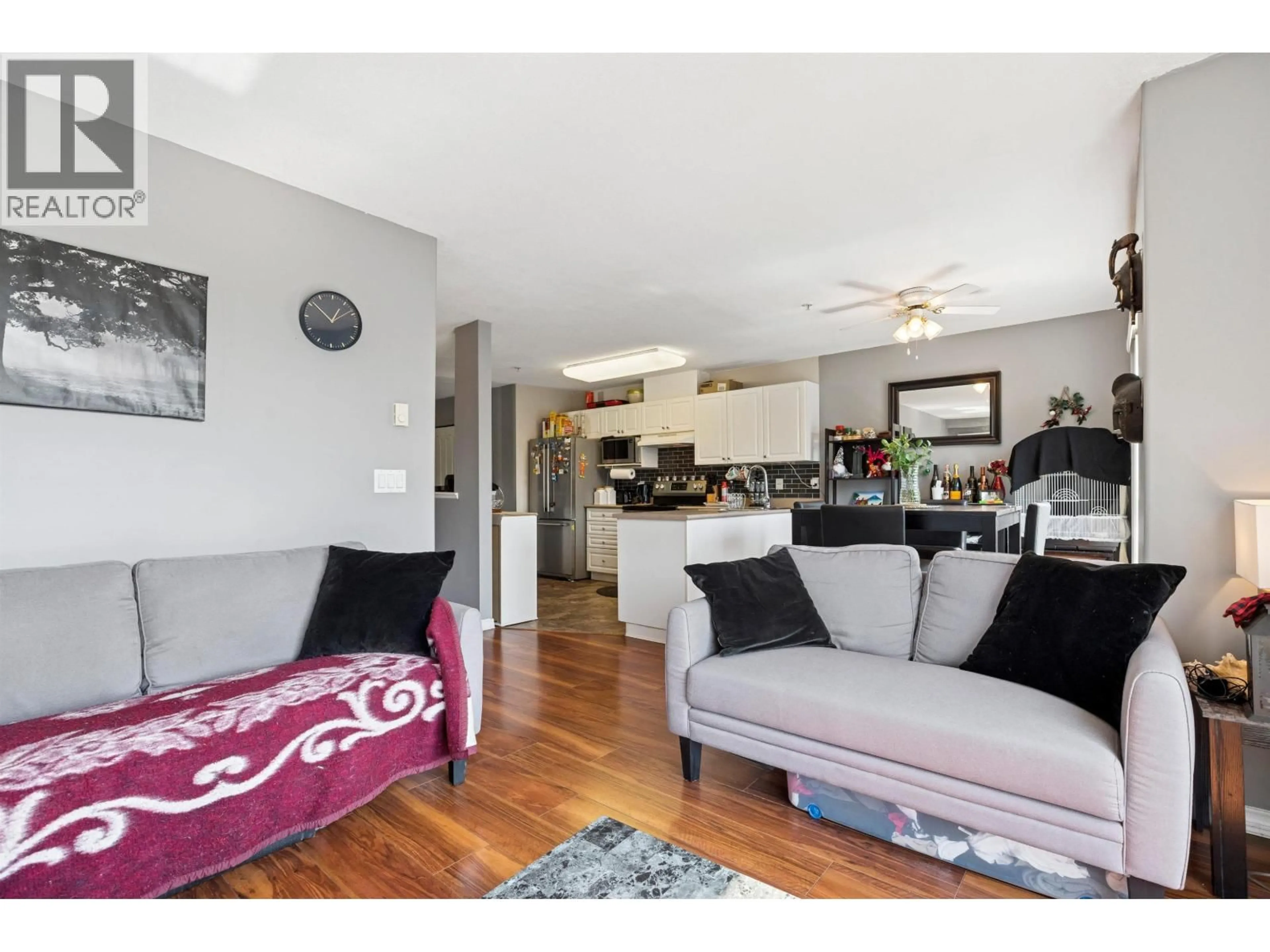 Living room with furniture, wood/laminate floor for 405 - 22230 NORTH AVENUE, Maple Ridge British Columbia V2X2L5