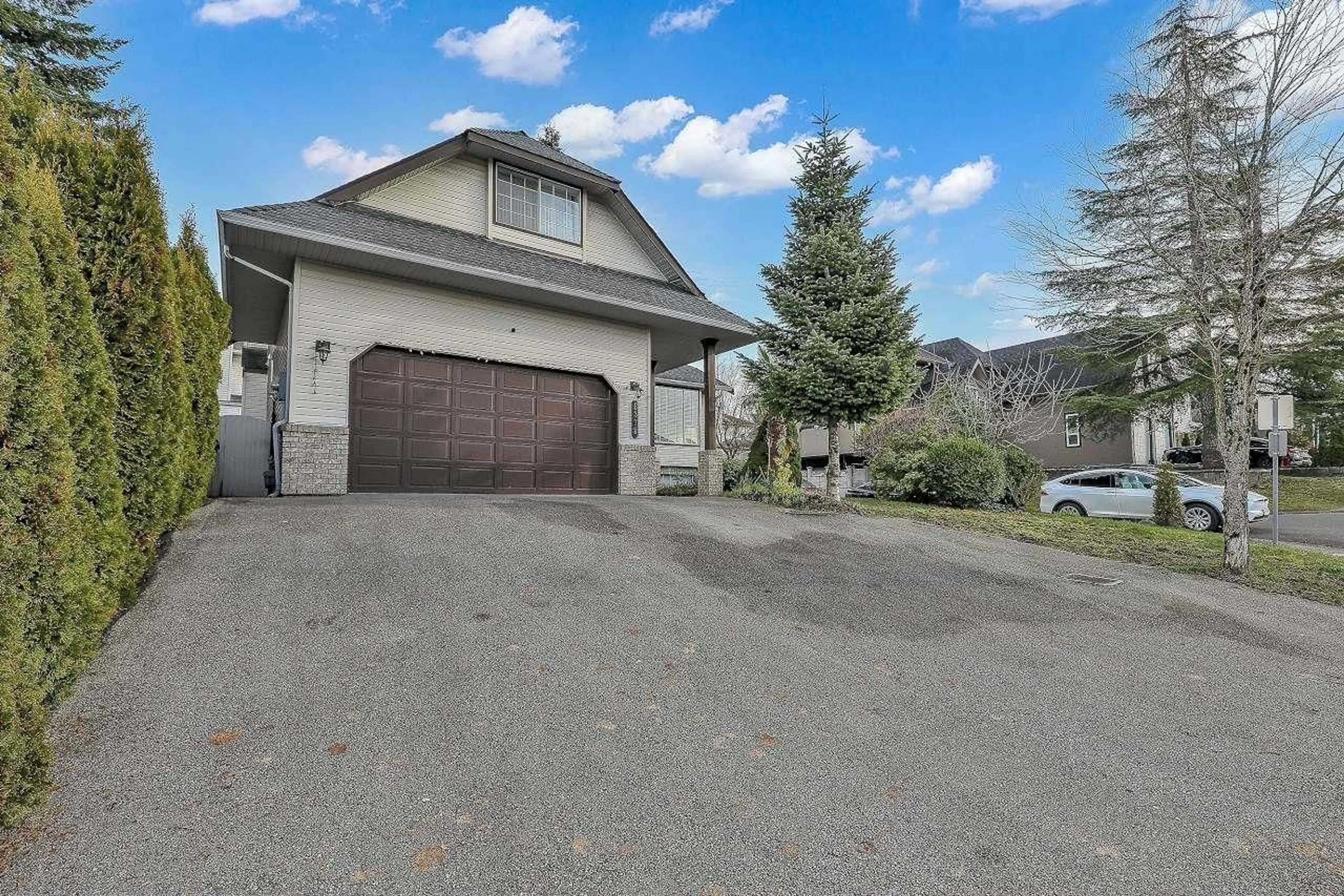A pic from outside/outdoor area/front of a property/back of a property/a pic from drone, street for 6378 124 STREET, Surrey British Columbia V3T1P4
