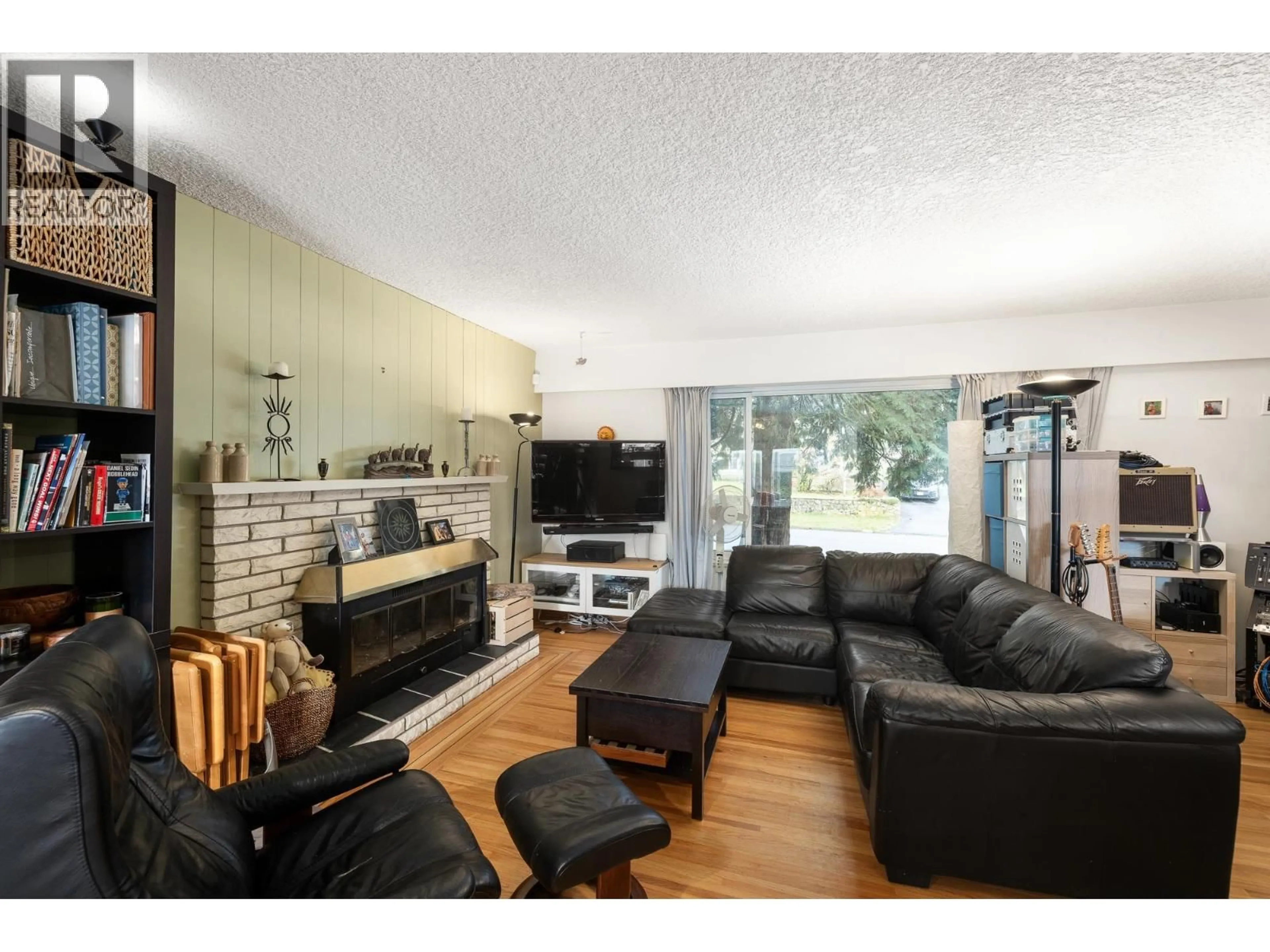 Living room with furniture, wood/laminate floor for 2041 TOMPKINS CRESCENT, North Vancouver British Columbia V7H2C9