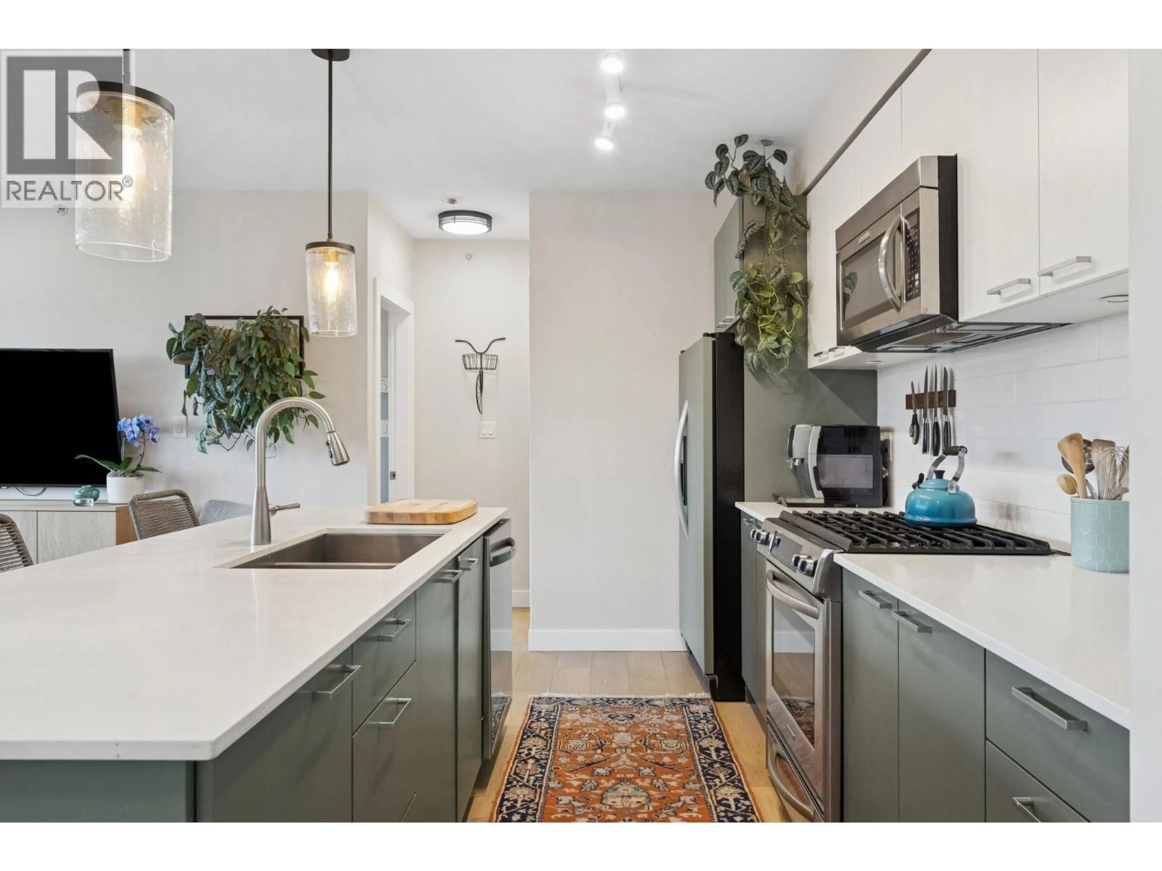 Open concept kitchen, ceramic/tile floor for 403 - 1330 MARINE DRIVE, North Vancouver British Columbia V7P1T4