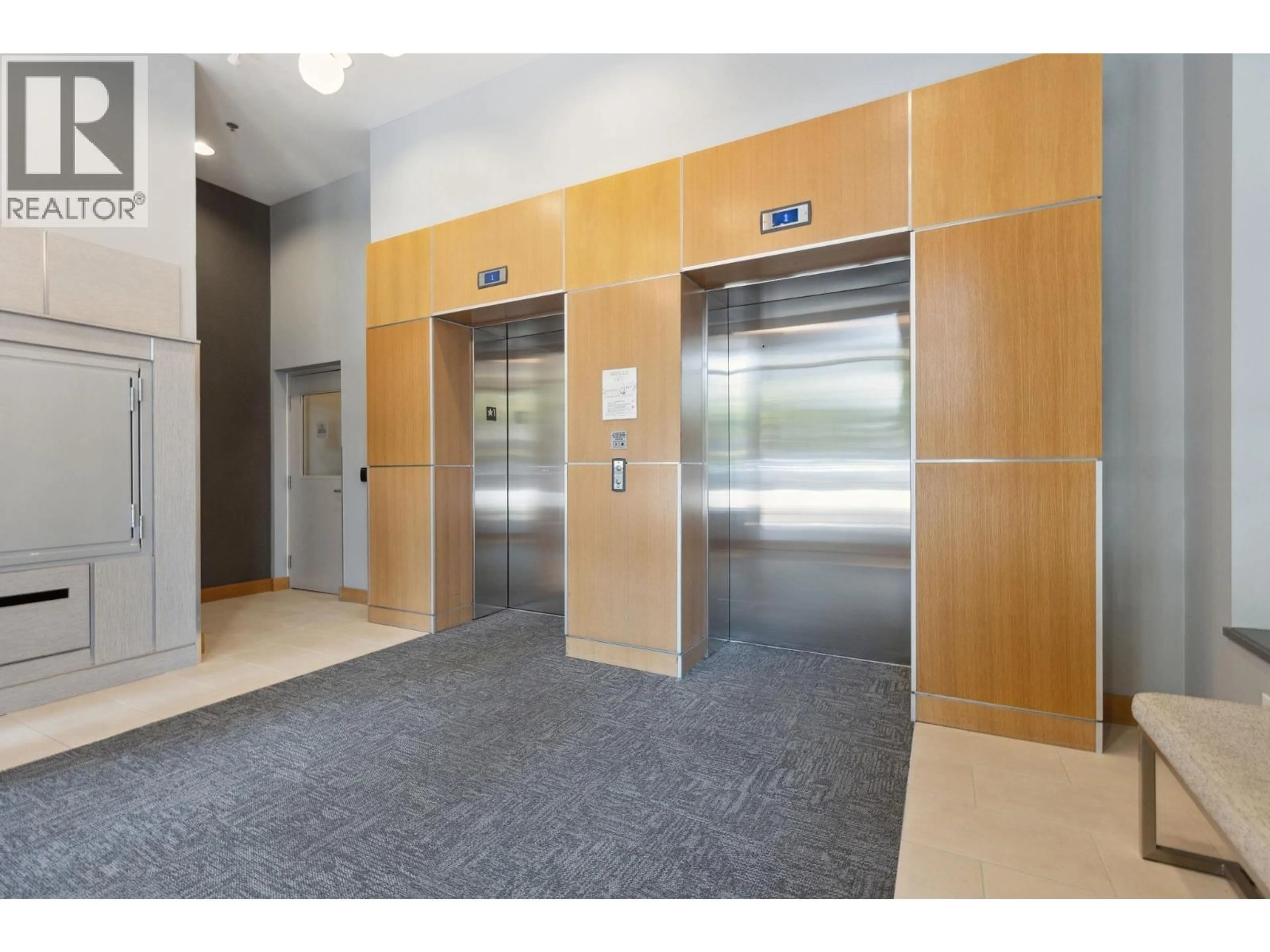 Indoor foyer for 403 - 1330 MARINE DRIVE, North Vancouver British Columbia V7P1T4