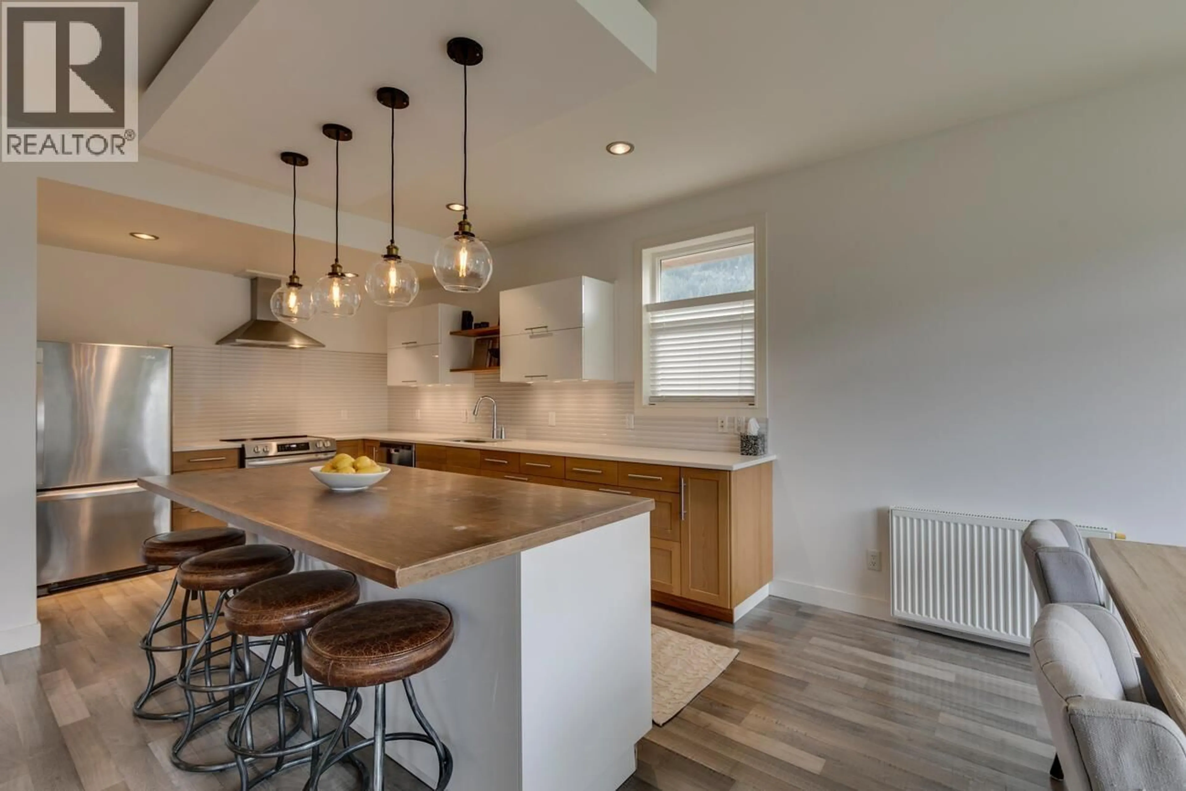 Open concept kitchen, unknown for 828 BRITANNIA WAY, Squamish British Columbia V0N1J0