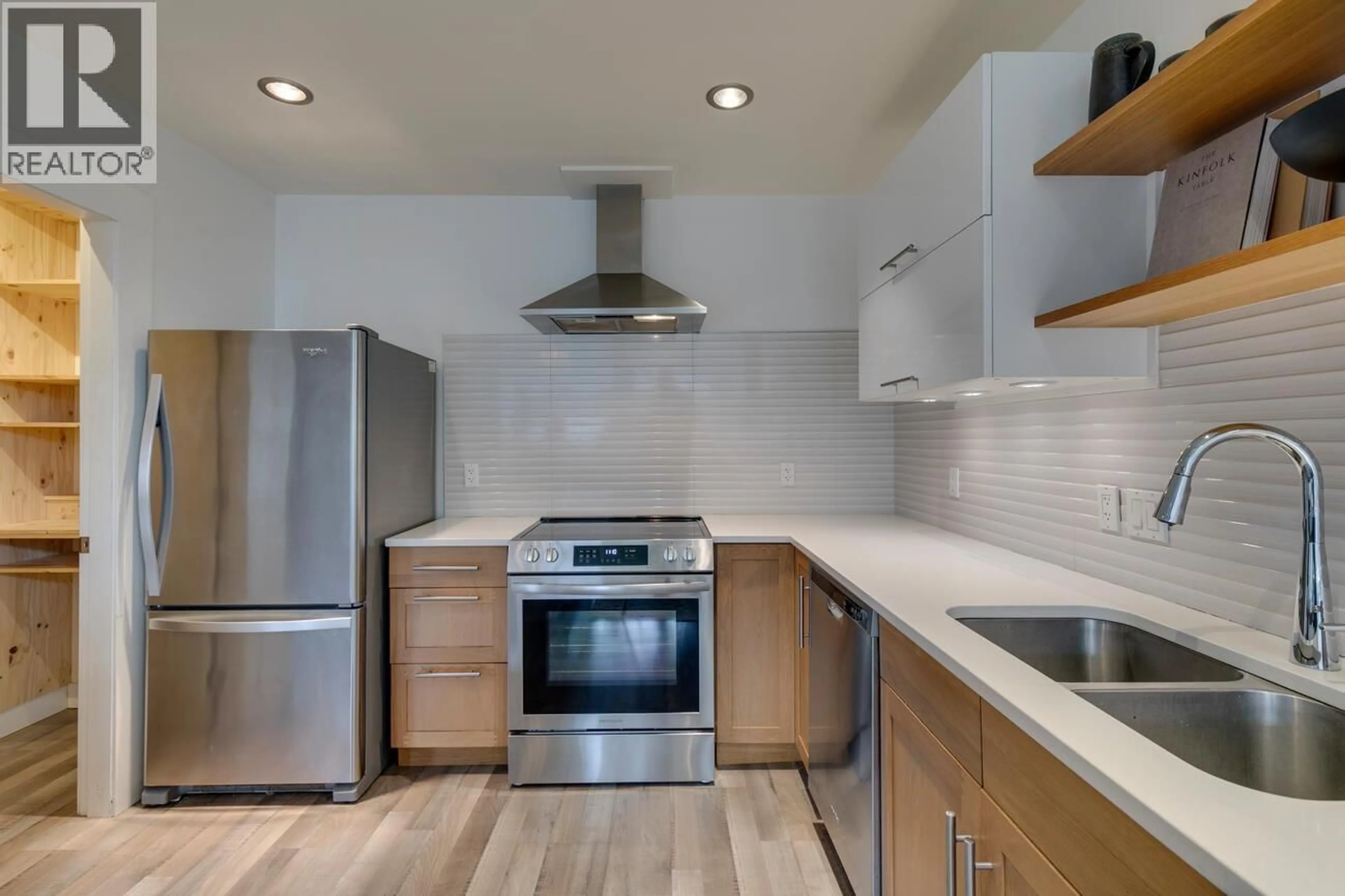 Standard kitchen, unknown for 828 BRITANNIA WAY, Squamish British Columbia V0N1J0