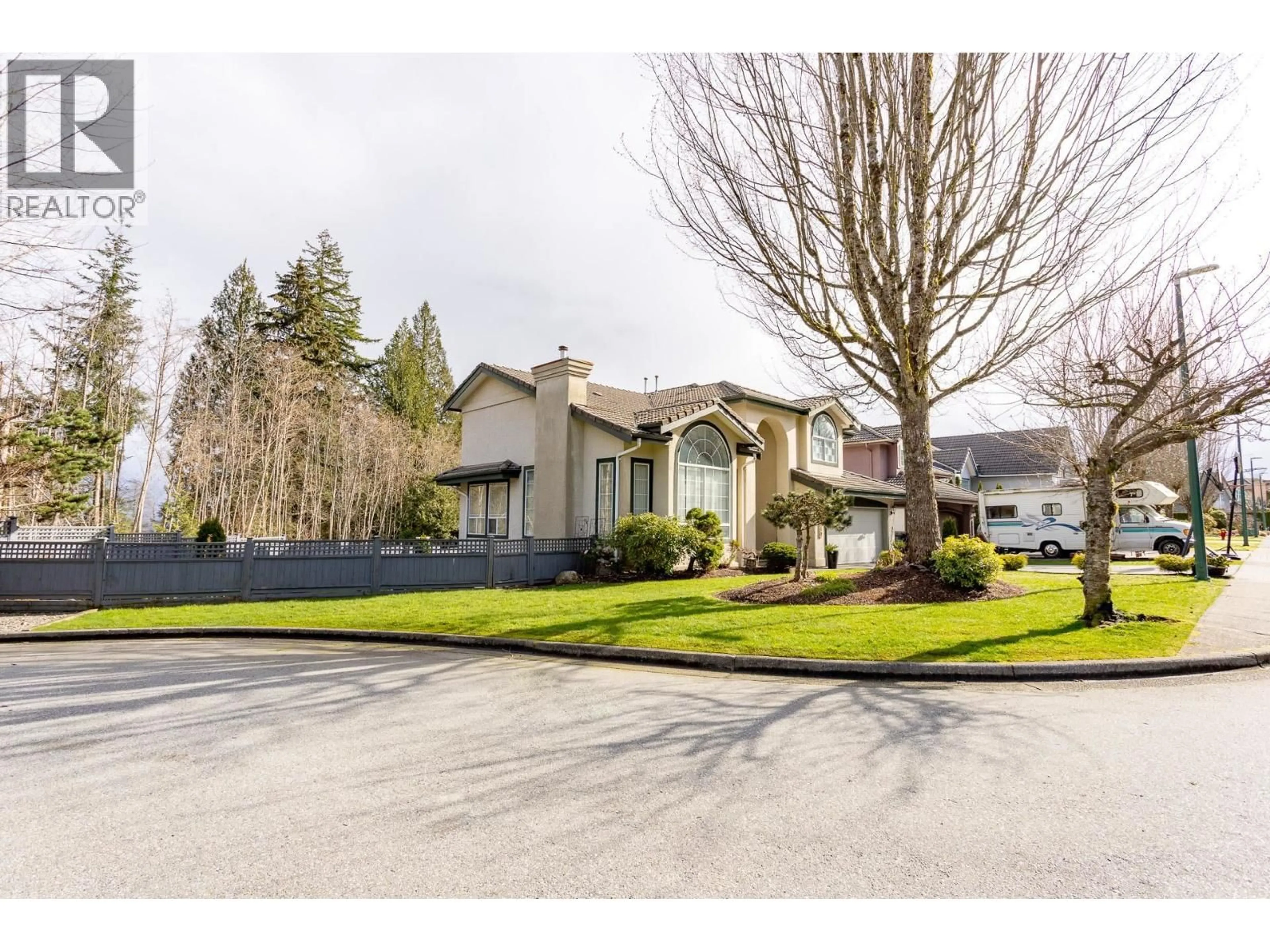 A pic from outside/outdoor area/front of a property/back of a property/a pic from drone, street for 3090 TANAGER COURT, Coquitlam British Columbia V3E3C5