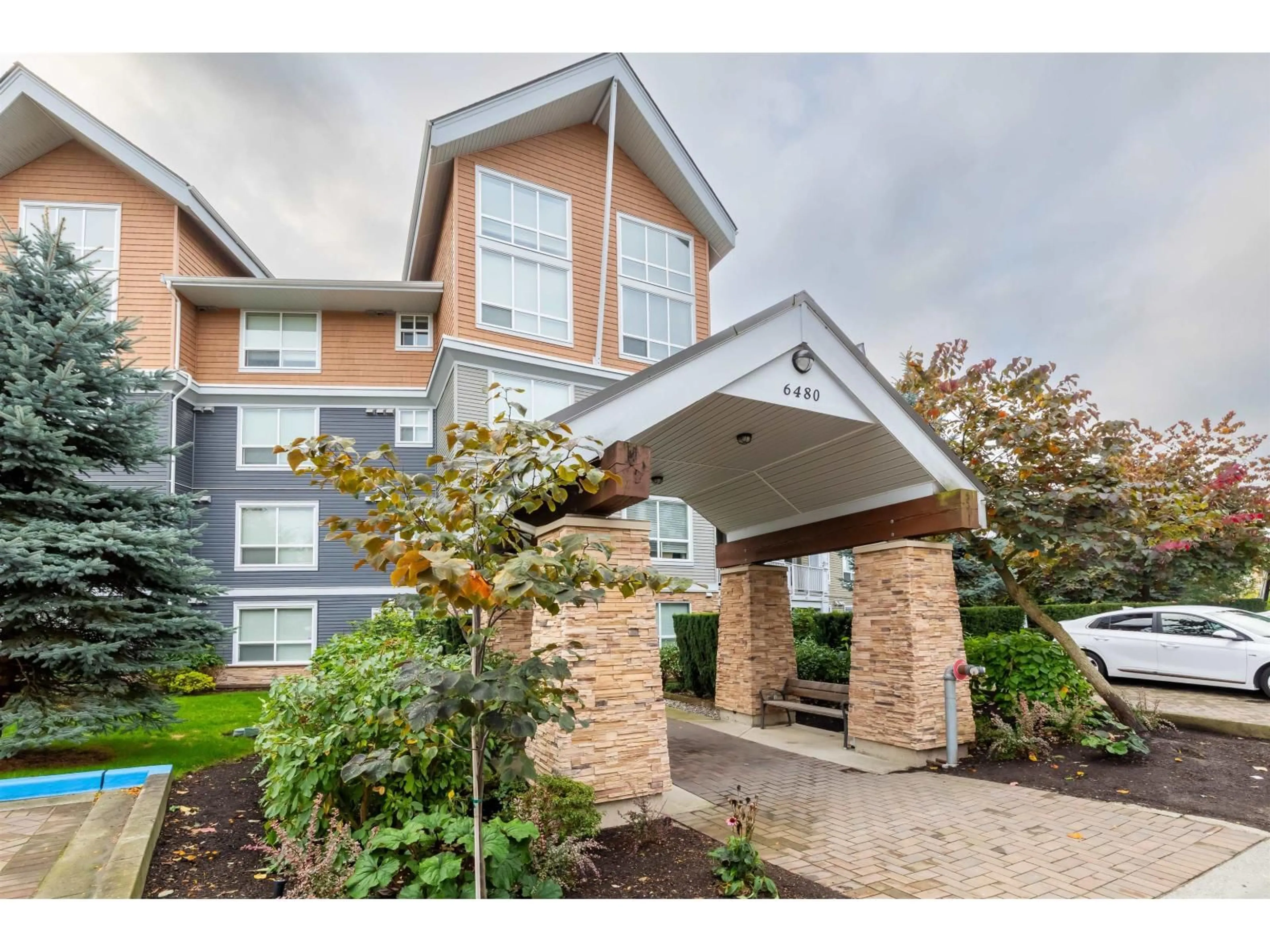 Unknown for 112 - 6480 194 STREET, Surrey British Columbia V4N6J9