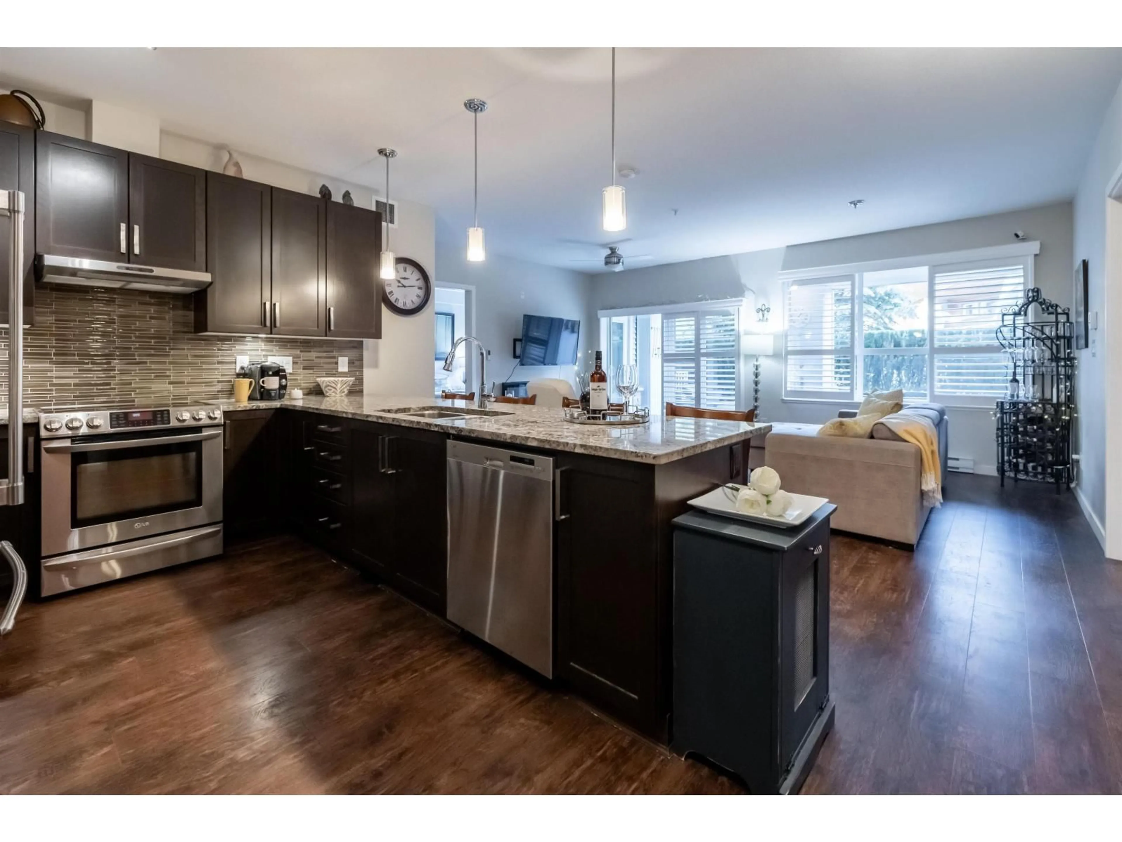 Open concept kitchen, wood/laminate floor for 112 - 6480 194 STREET, Surrey British Columbia V4N6J9