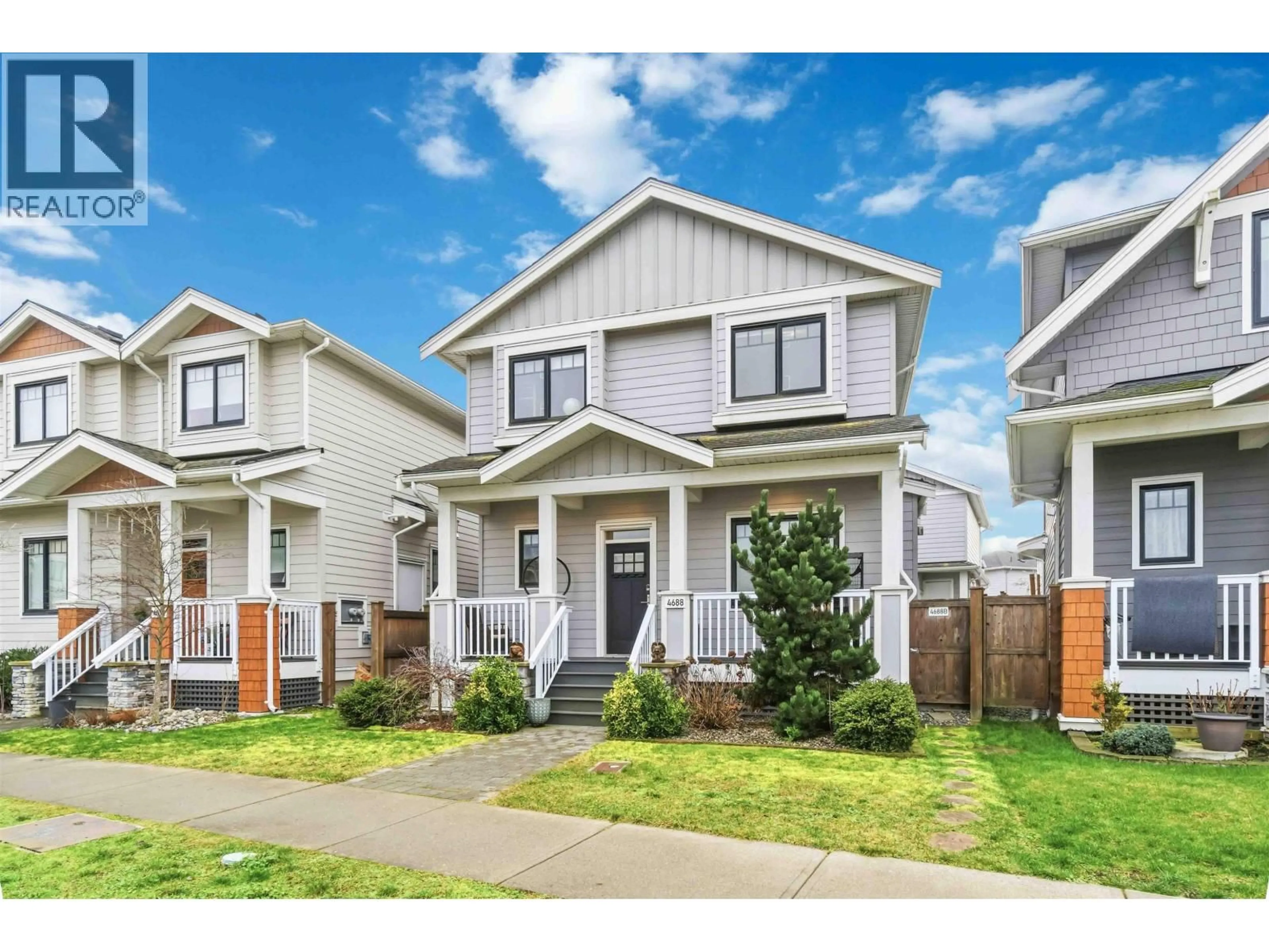 Home with vinyl exterior material, street for 4688 HAZELNUT WAY, Tsawwassen British Columbia V4M0C5