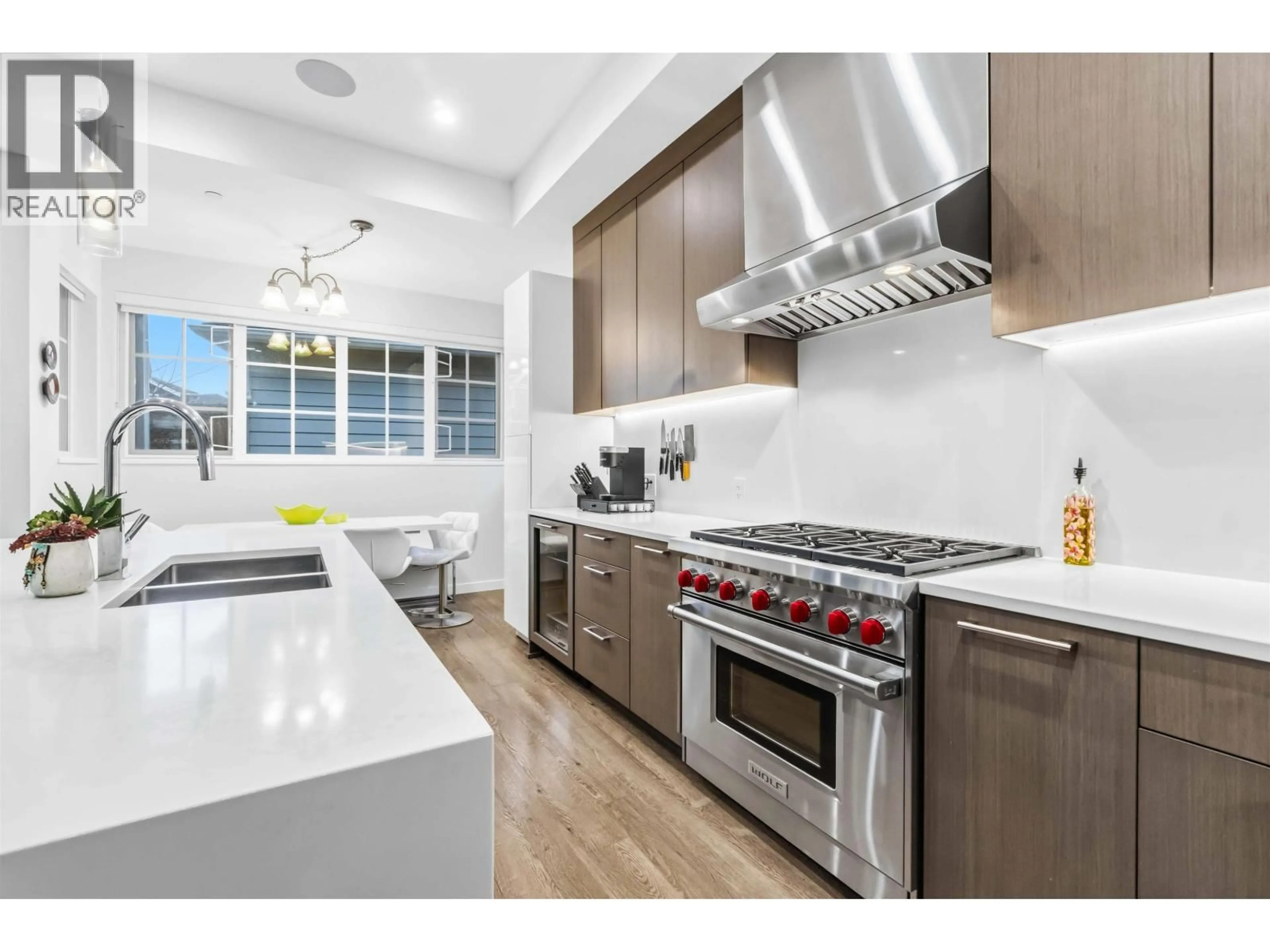 Open concept kitchen, ceramic/tile floor for 4688 HAZELNUT WAY, Tsawwassen British Columbia V4M0C5