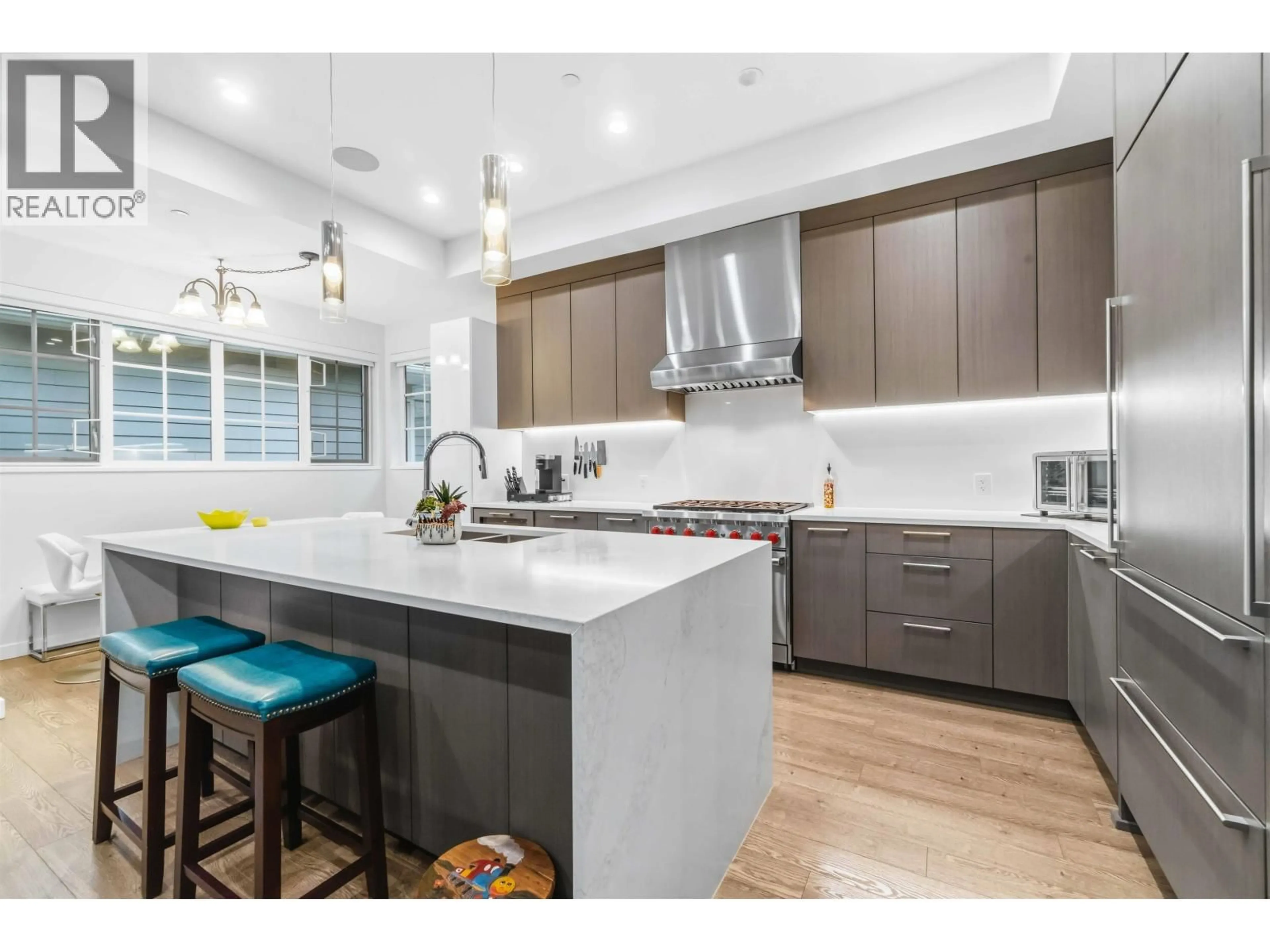 Contemporary kitchen, unknown for 4688 HAZELNUT WAY, Tsawwassen British Columbia V4M0C5