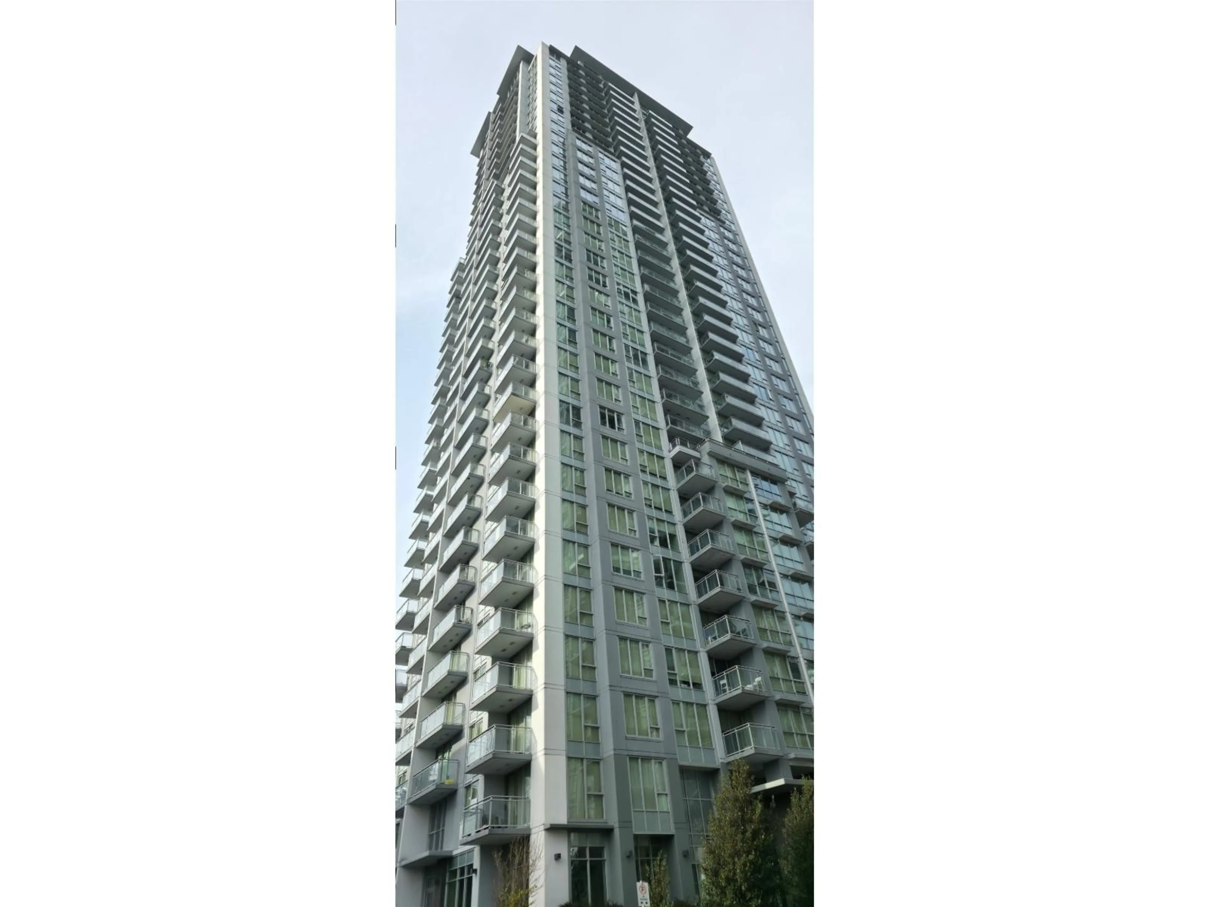 Indoor foyer for 2903 - 13325 102A AVENUE, Surrey British Columbia V3T0J5