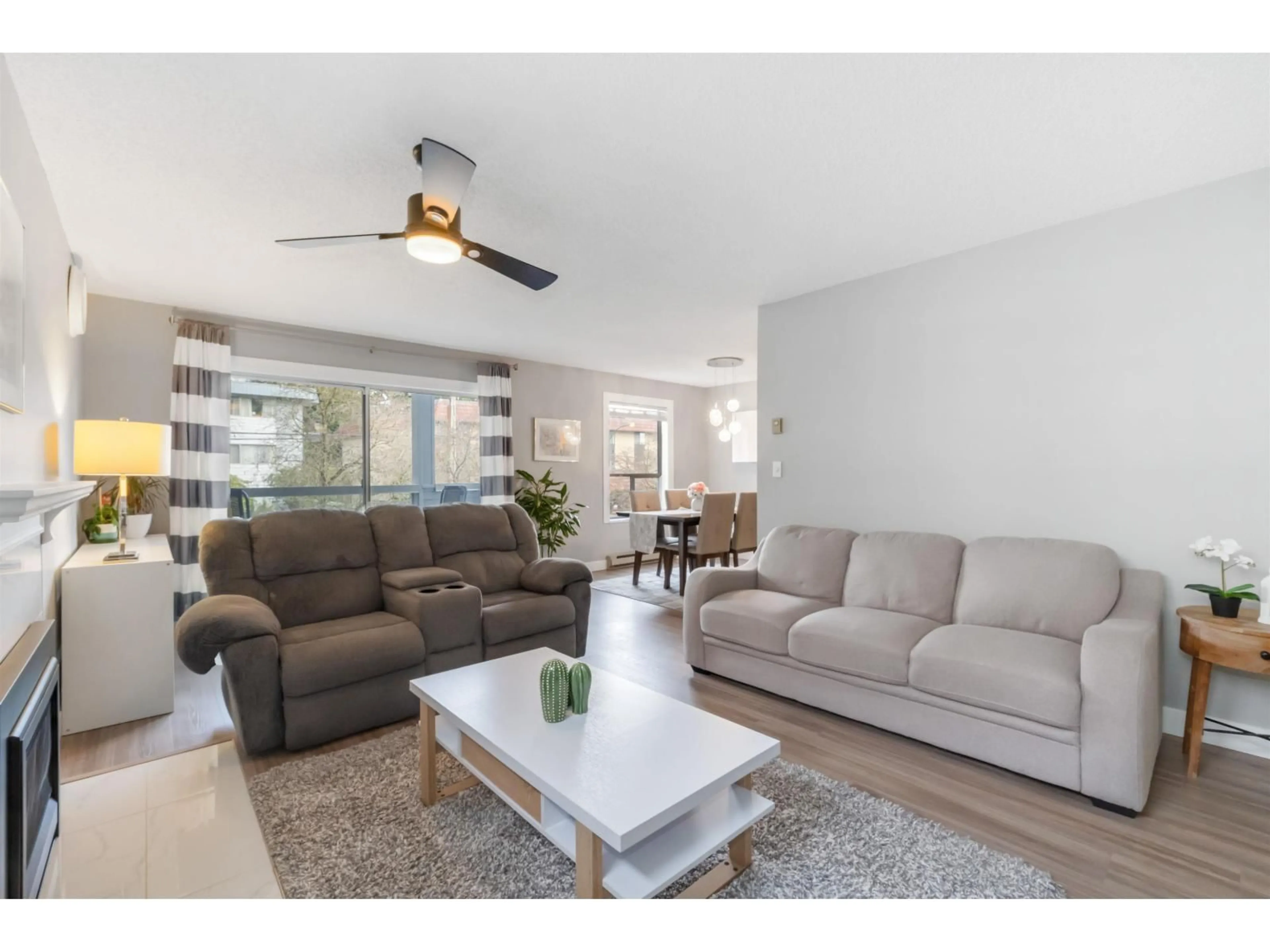 Living room with furniture, unknown for 205 - 1473 BLACKWOOD STREET, White Rock British Columbia V4B3V6