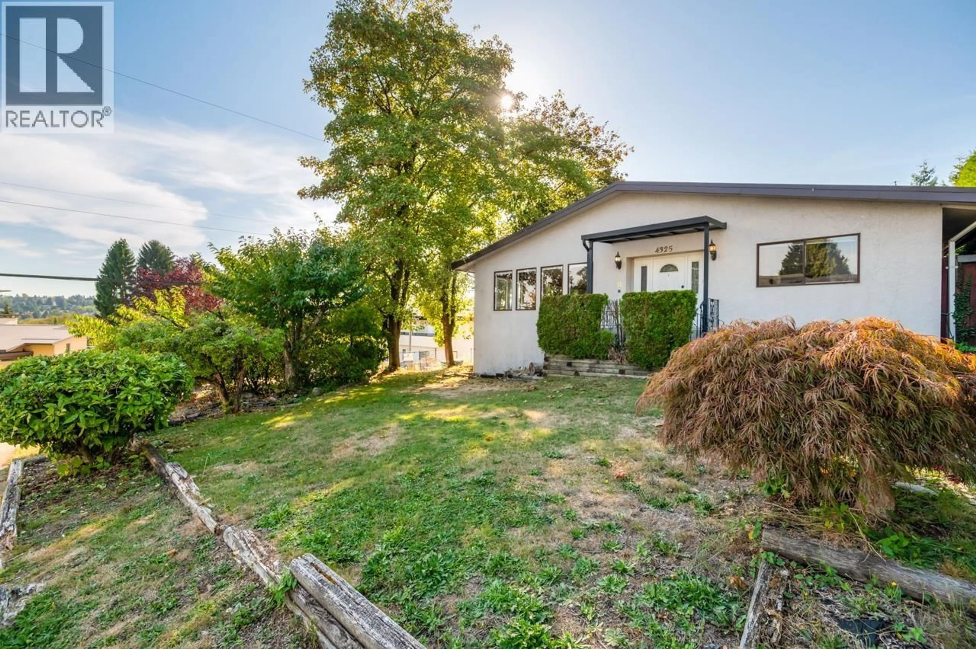 A pic from outside/outdoor area/front of a property/back of a property/a pic from drone, street for 4325 MAHON AVENUE, Burnaby British Columbia V5G3R4