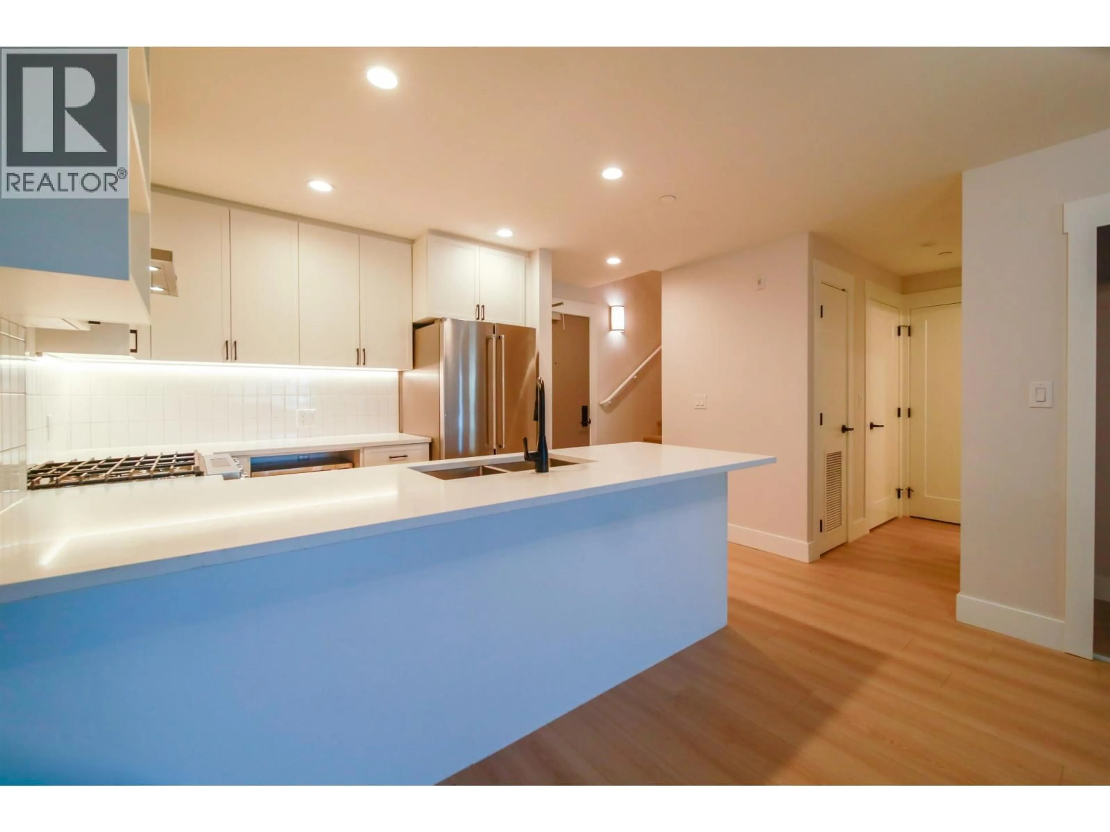 Open concept kitchen, unknown for 102 - 22265 DEWDNEY TRUNK ROAD, Maple Ridge British Columbia V2X3J1