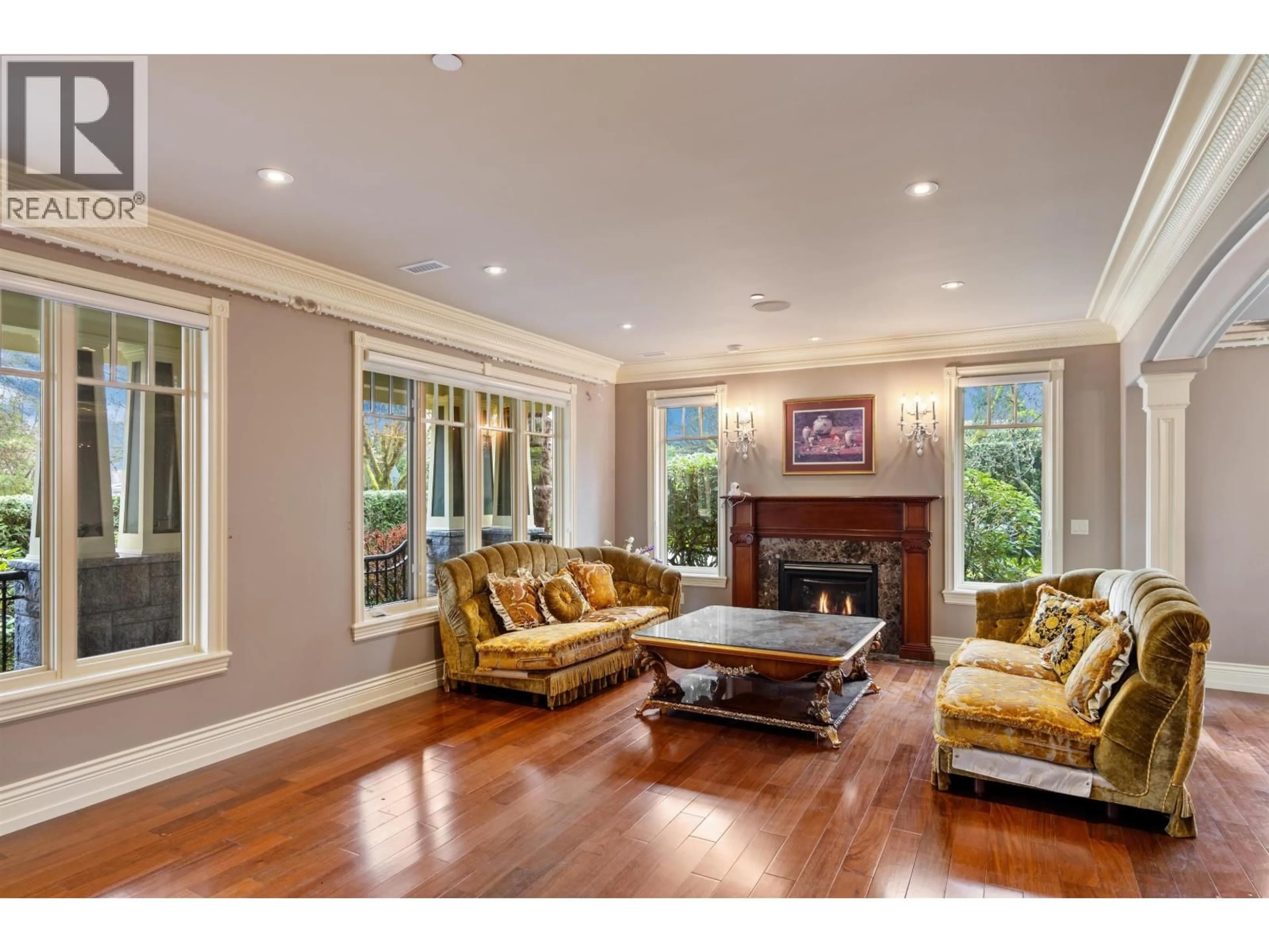 Living room with furniture, wood/laminate floor for 4583 HUDSON STREET, Vancouver British Columbia V6H3B8