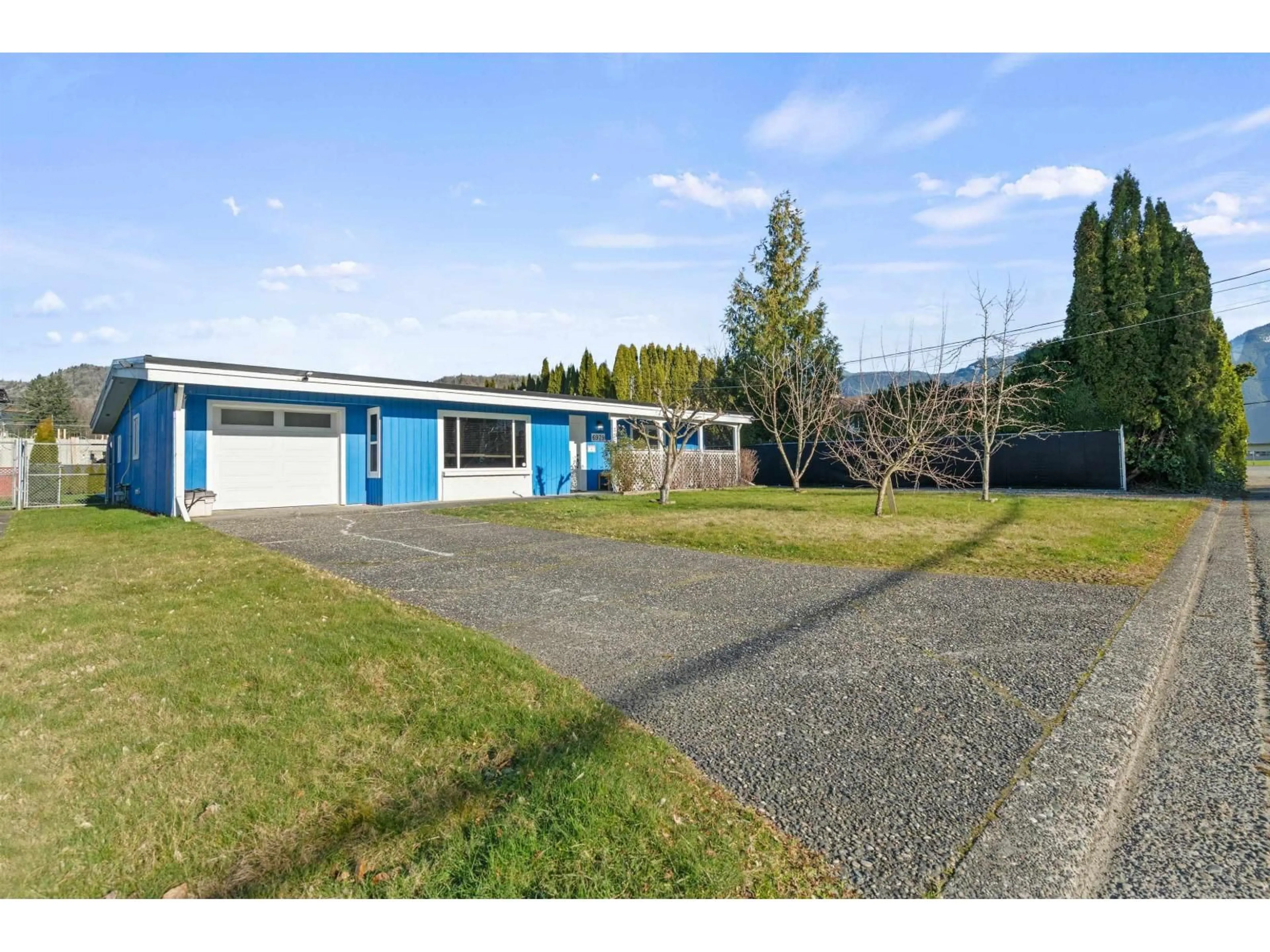 A pic from outside/outdoor area/front of a property/back of a property/a pic from drone, street for 6979 FRASER DRIVE, Agassiz British Columbia V0M1A3
