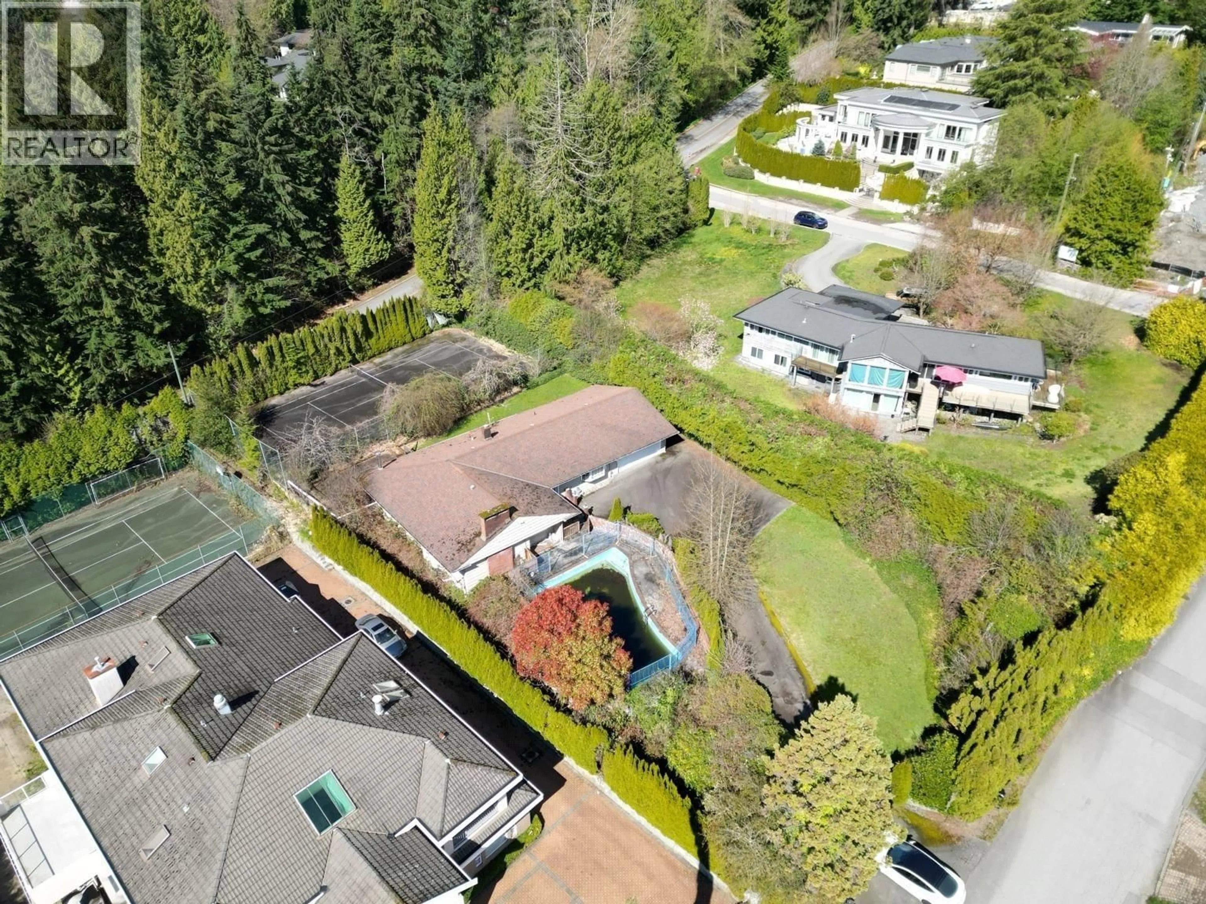 A pic from outside/outdoor area/front of a property/back of a property/a pic from drone, unknown for 960 PYRFORD ROAD, West Vancouver British Columbia V7S2A1