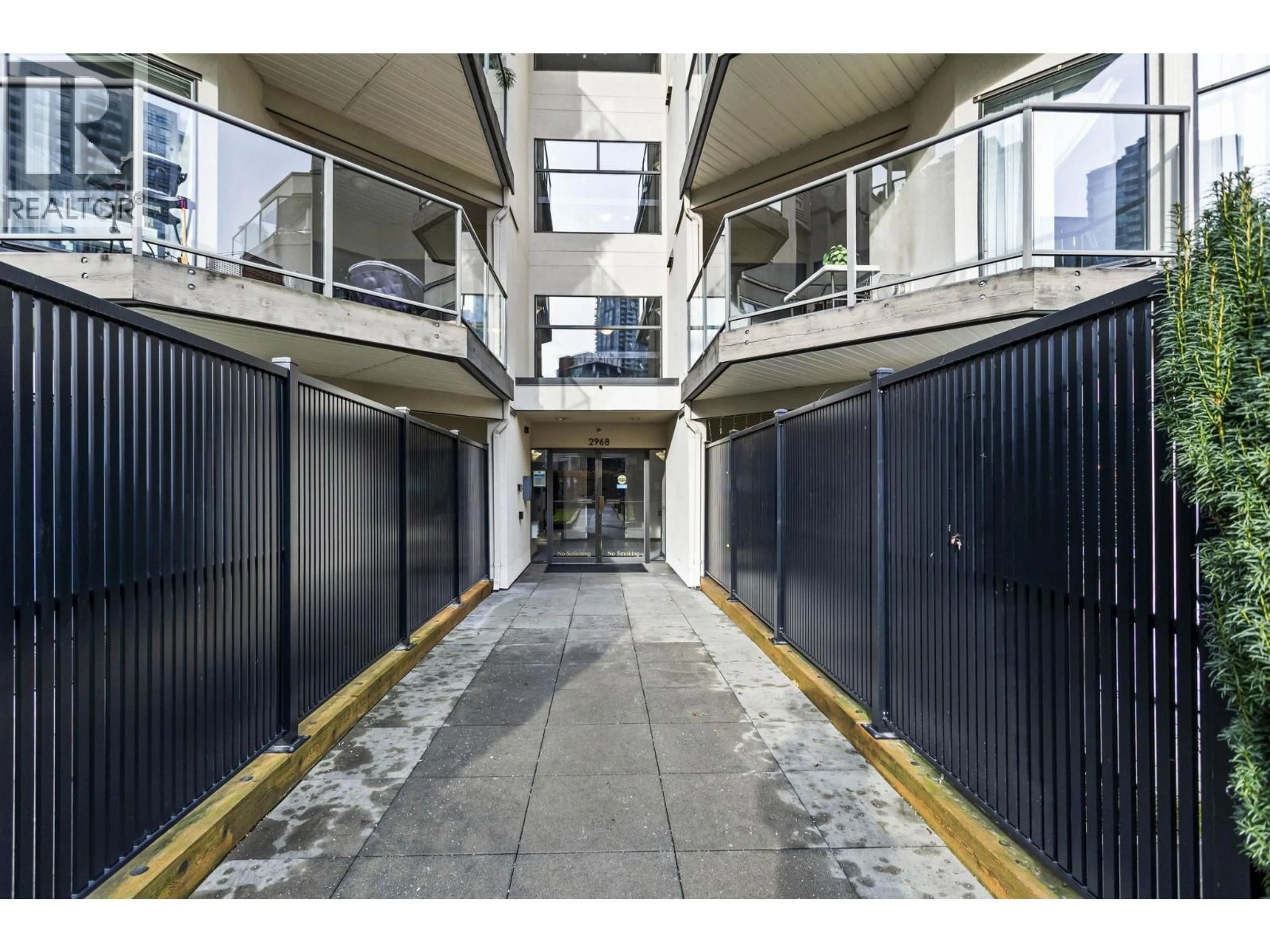 Indoor foyer for 215 - 2968 BURLINGTON DRIVE, Coquitlam British Columbia V3B7S6