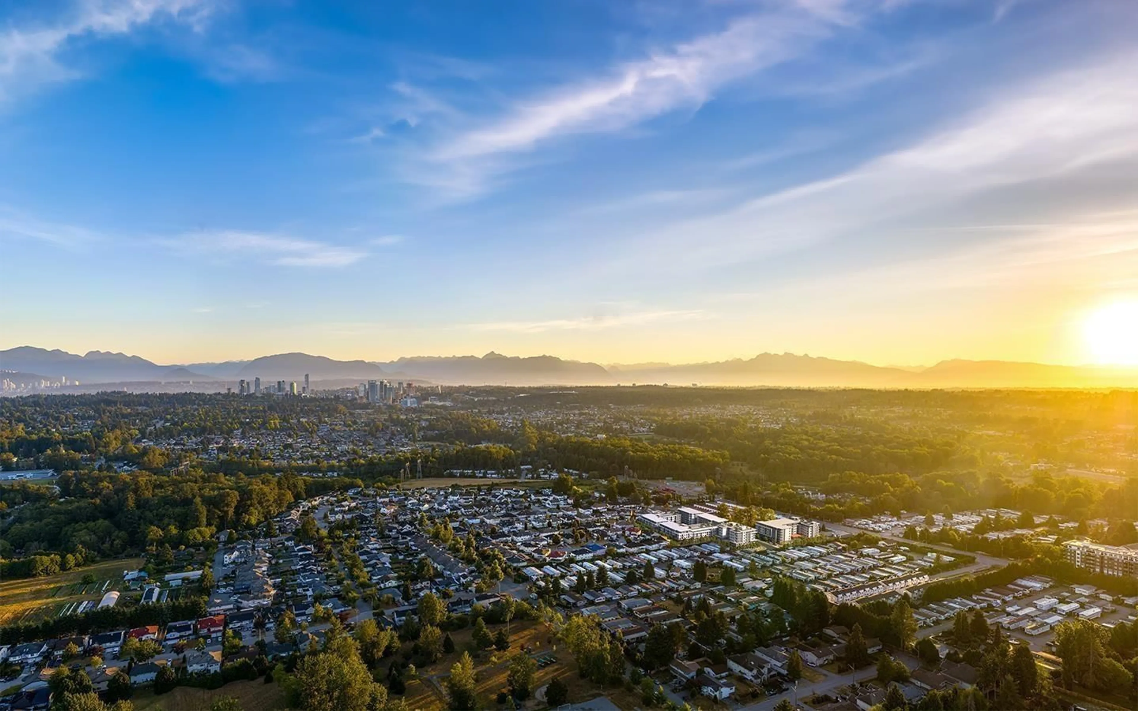 A pic from outside/outdoor area/front of a property/back of a property/a pic from drone, mountain view for 424 - 8293 KING GEORGE BOULEVARD, Surrey British Columbia V3W5B6