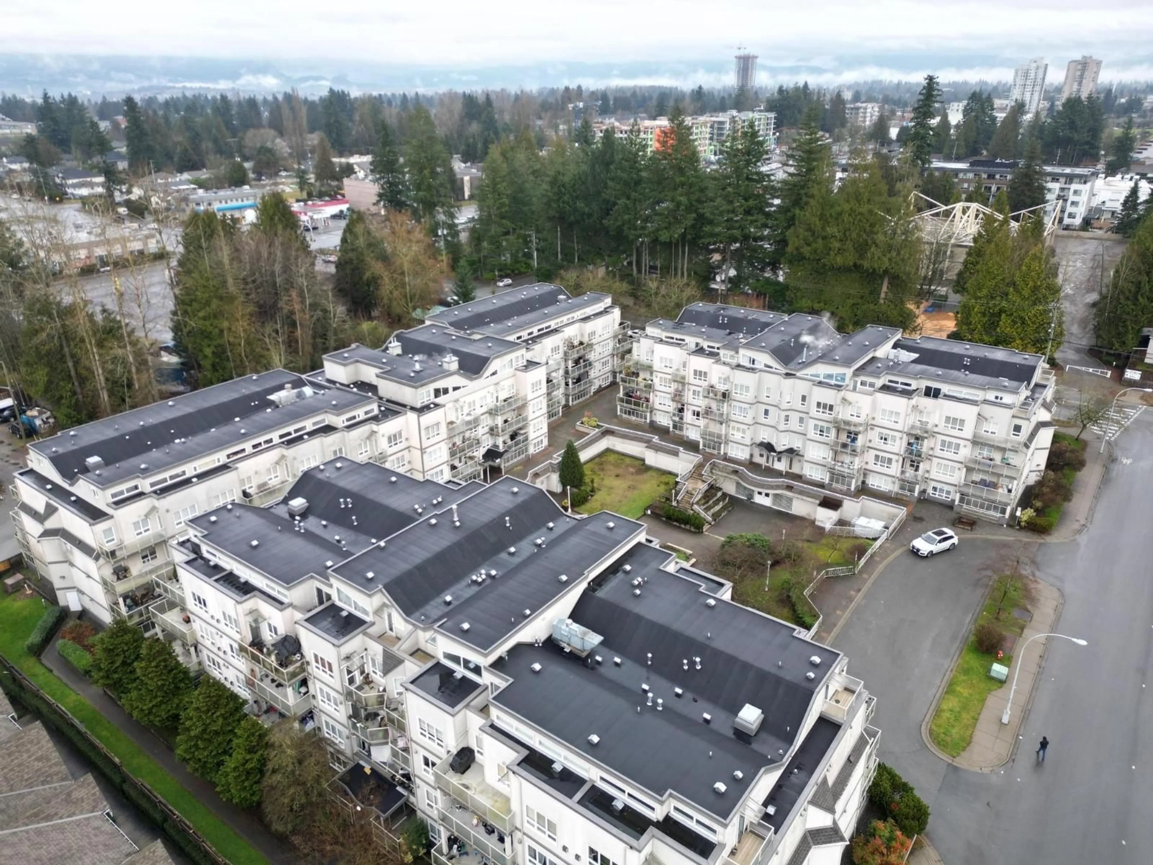 A pic from outside/outdoor area/front of a property/back of a property/a pic from drone, unknown for 111 - 14355 103 AVENUE, Surrey British Columbia V3T5V5