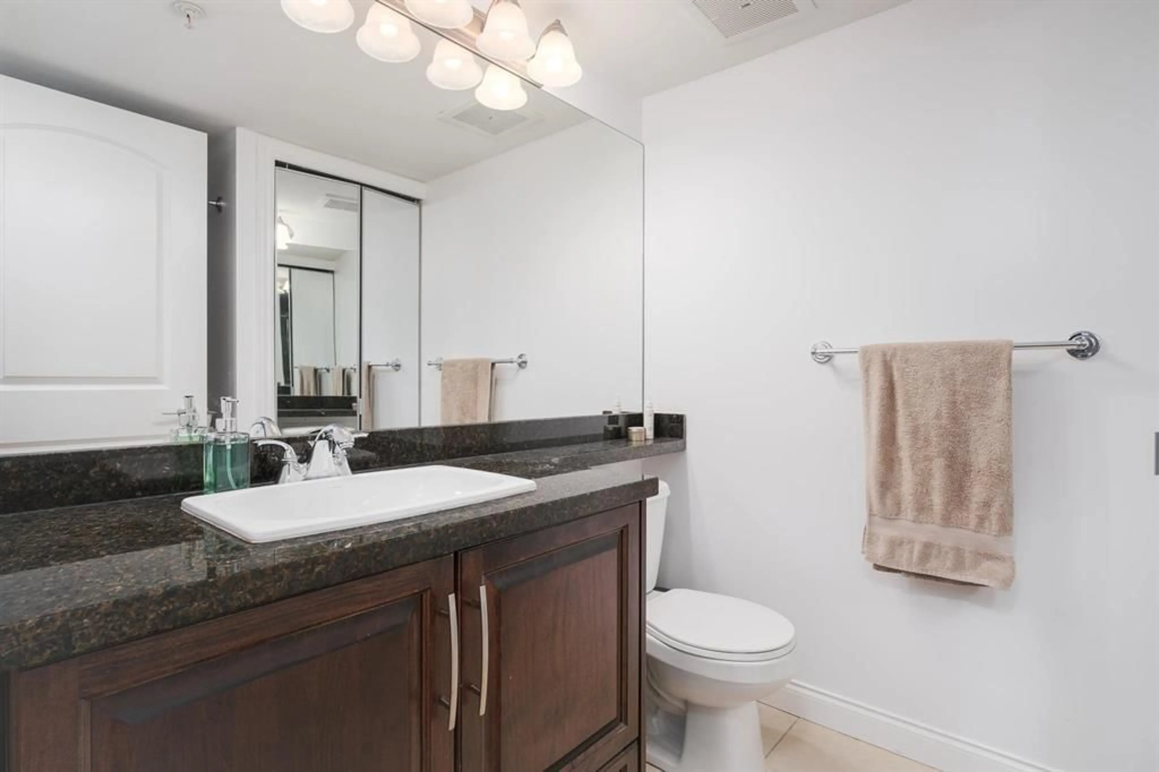Standard bathroom, ceramic/tile floor for 312 - 19939 55A AVENUE, Langley British Columbia V3A3X4