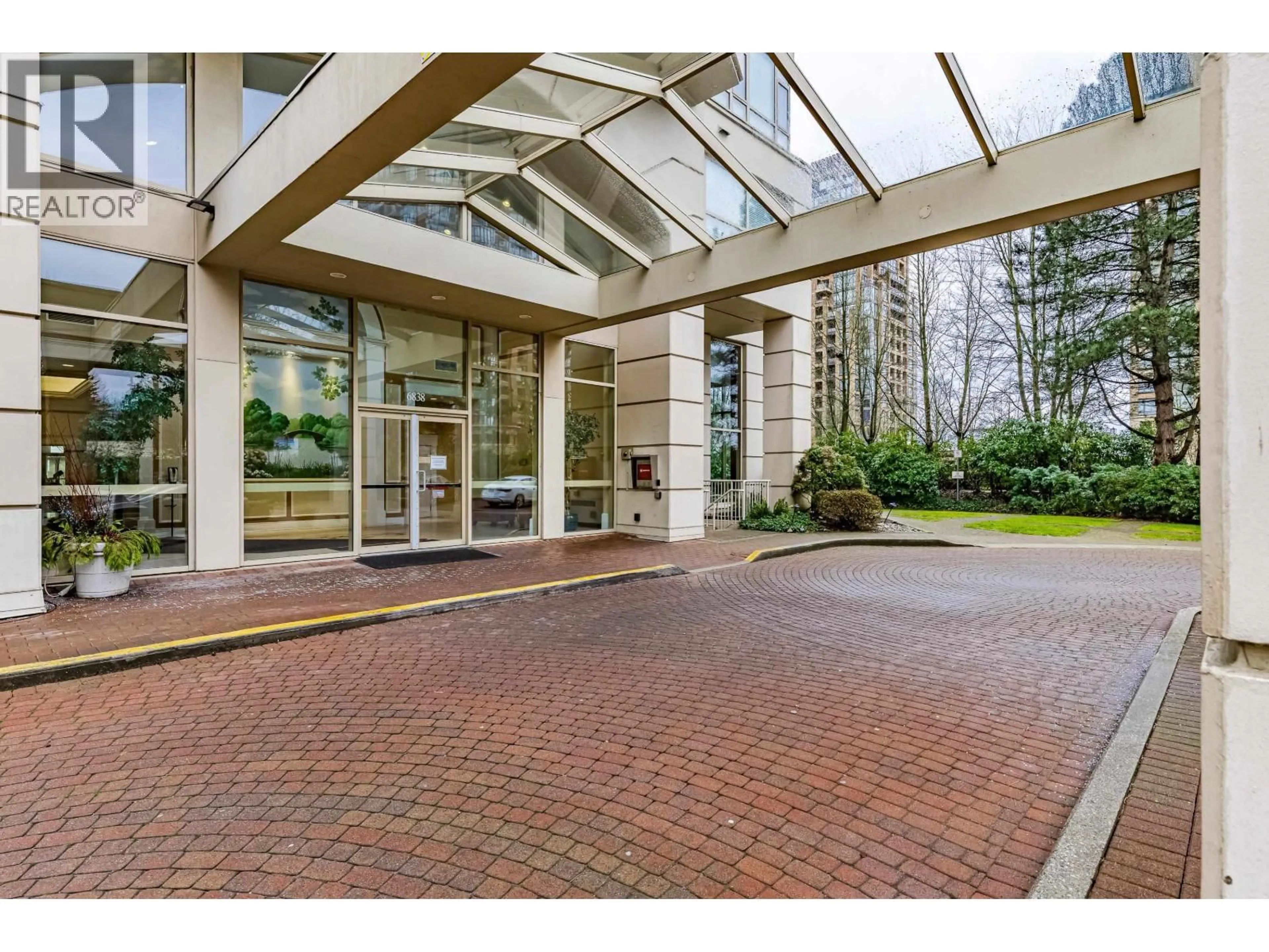 Indoor foyer for 1502 - 6838 STATION HILL DRIVE, Burnaby British Columbia V3N5A4