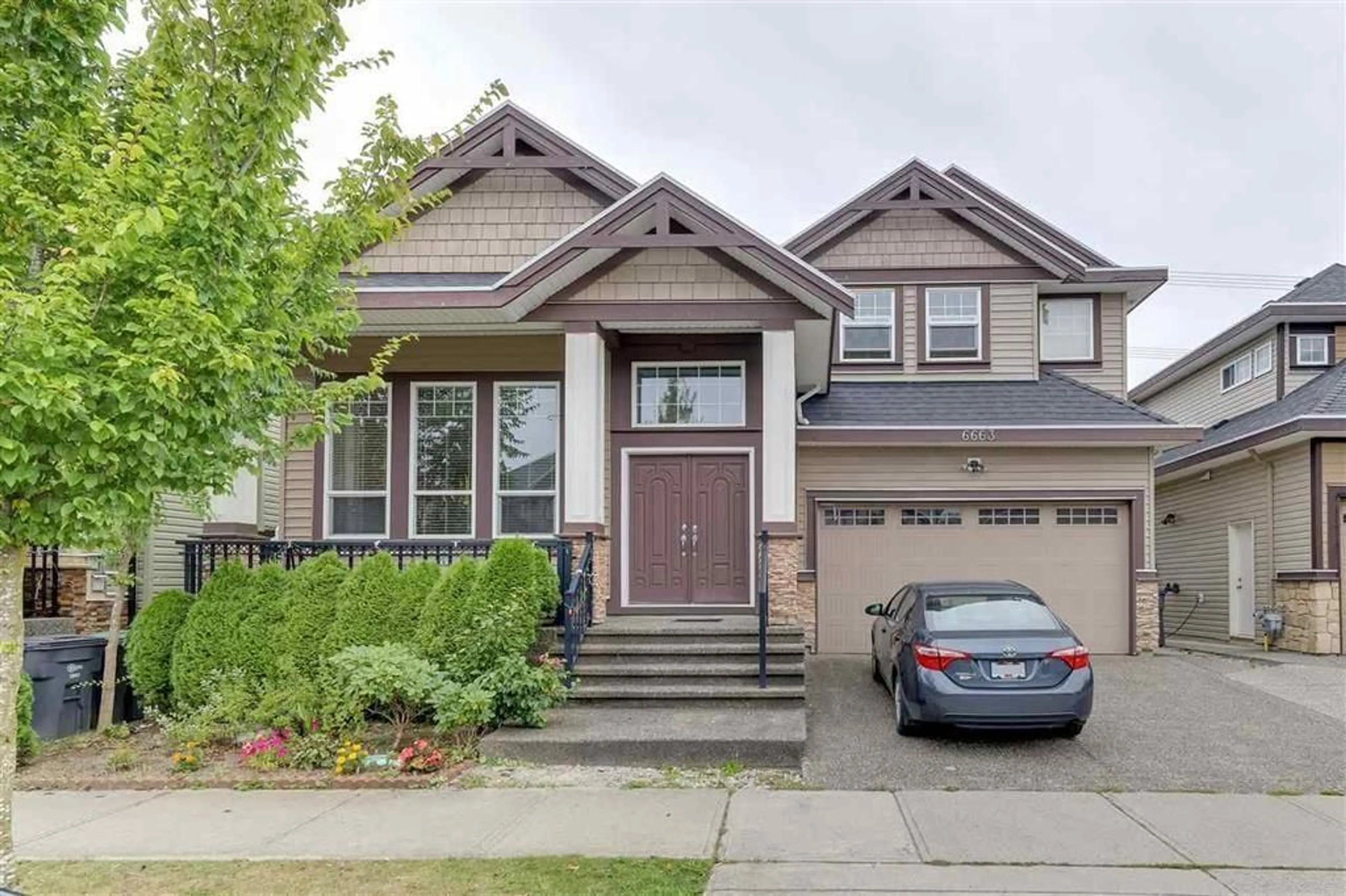 Home with vinyl exterior material, street for 6663 125A STREET, Surrey British Columbia V3W1V7