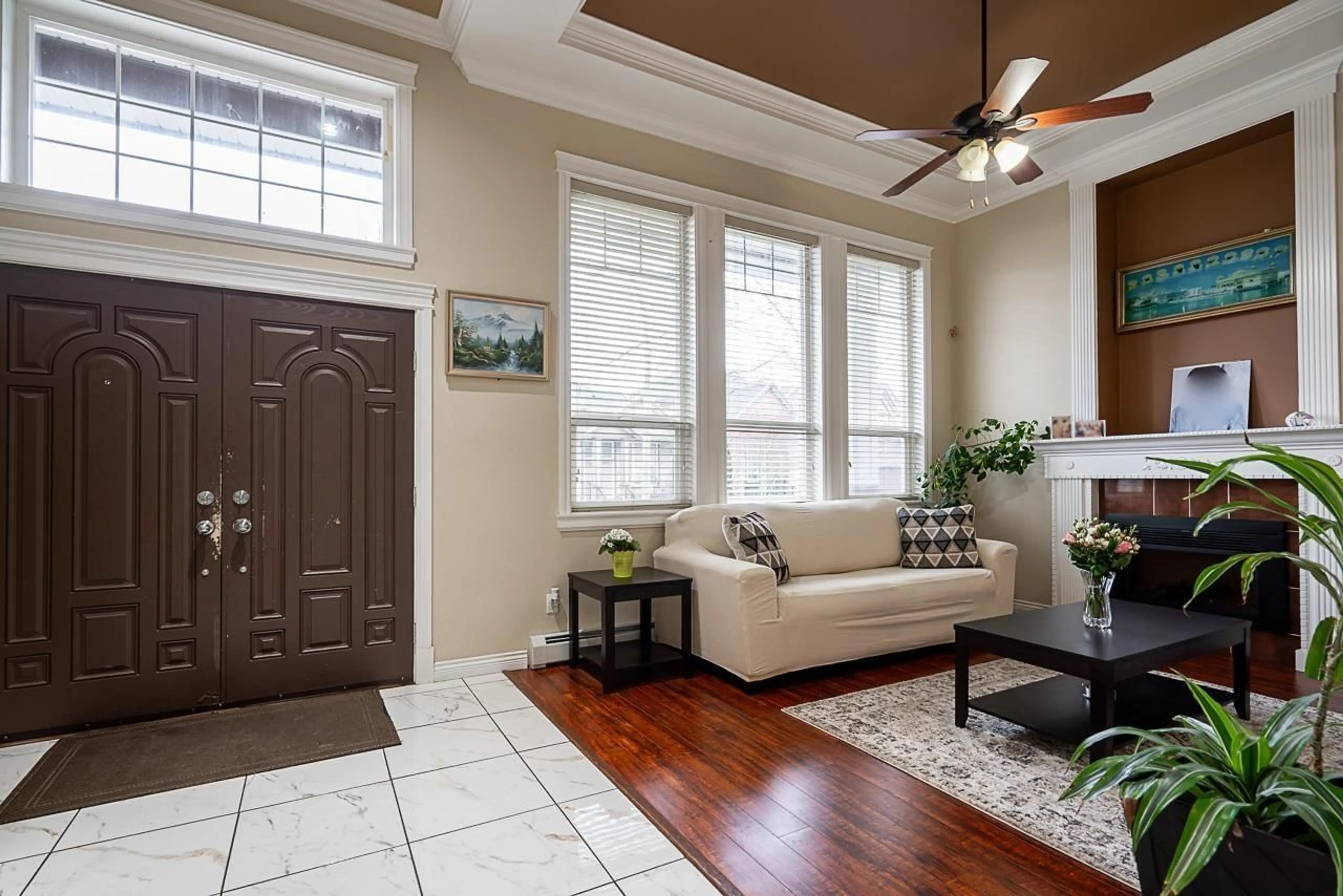 Indoor entryway for 6663 125A STREET, Surrey British Columbia V3W1V7