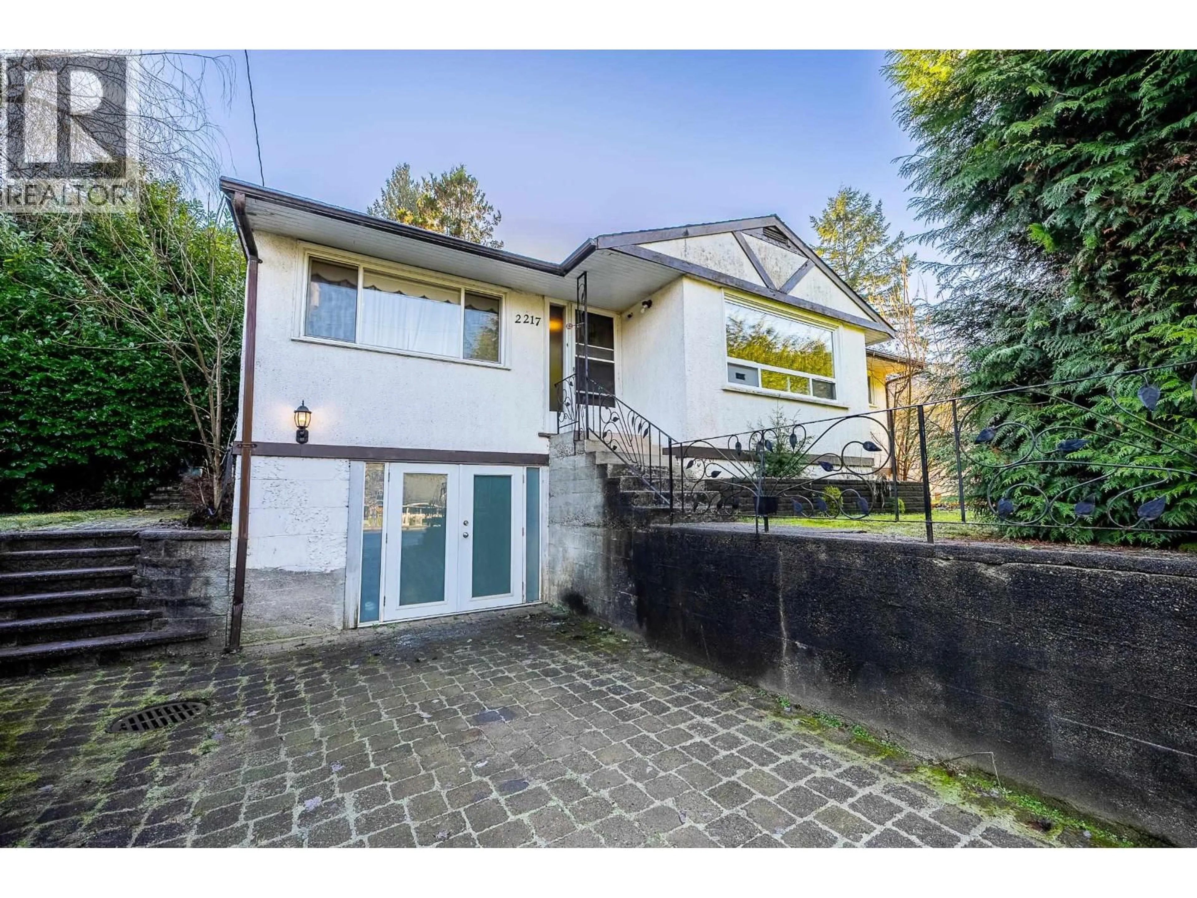 A pic from outside/outdoor area/front of a property/back of a property/a pic from drone, street for 2217 CLARKE STREET, Port Moody British Columbia V3H1Y6