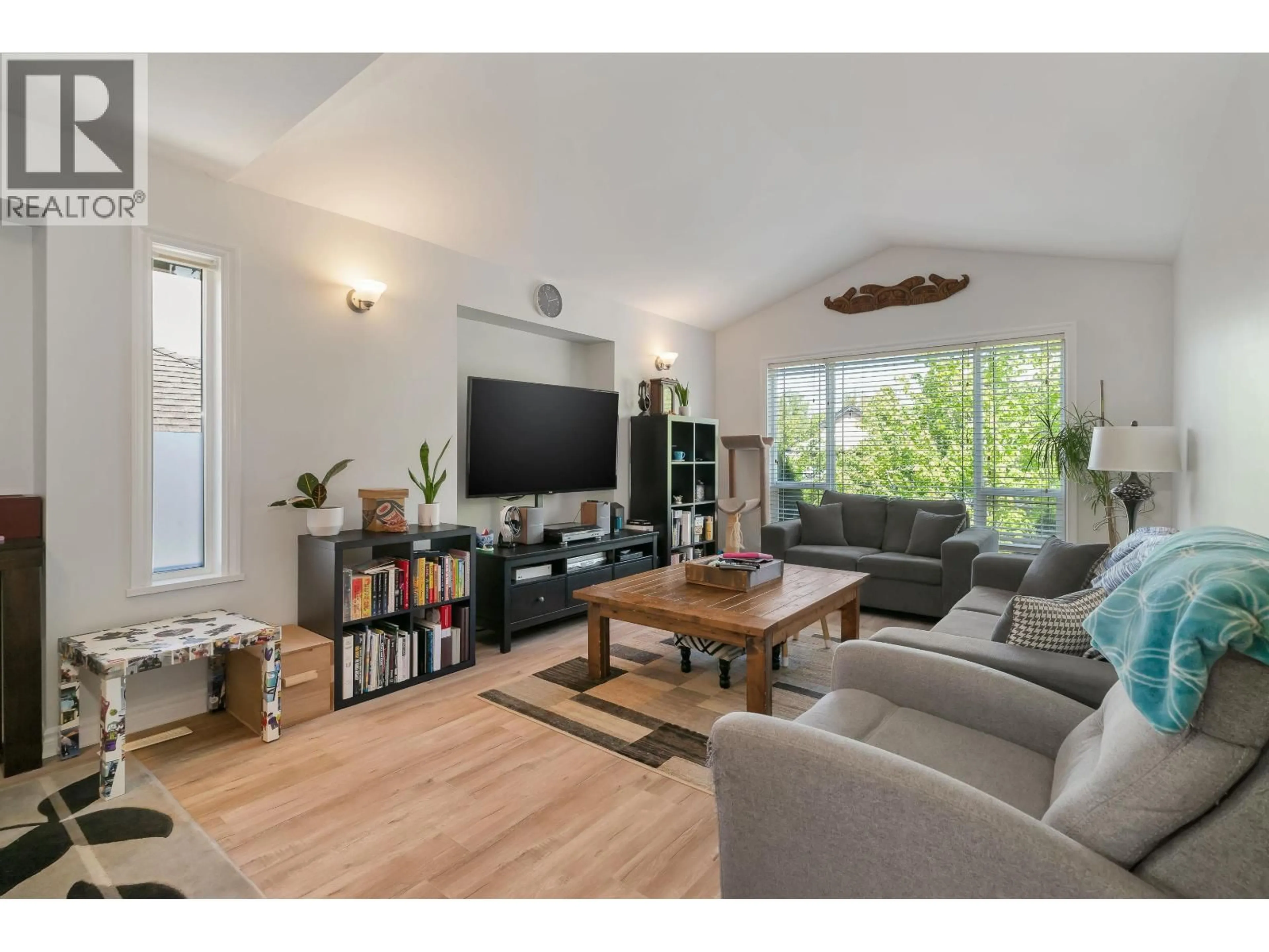Living room with furniture, wood/laminate floor for 23788 KANAKA WAY, Maple Ridge British Columbia V2W1E5