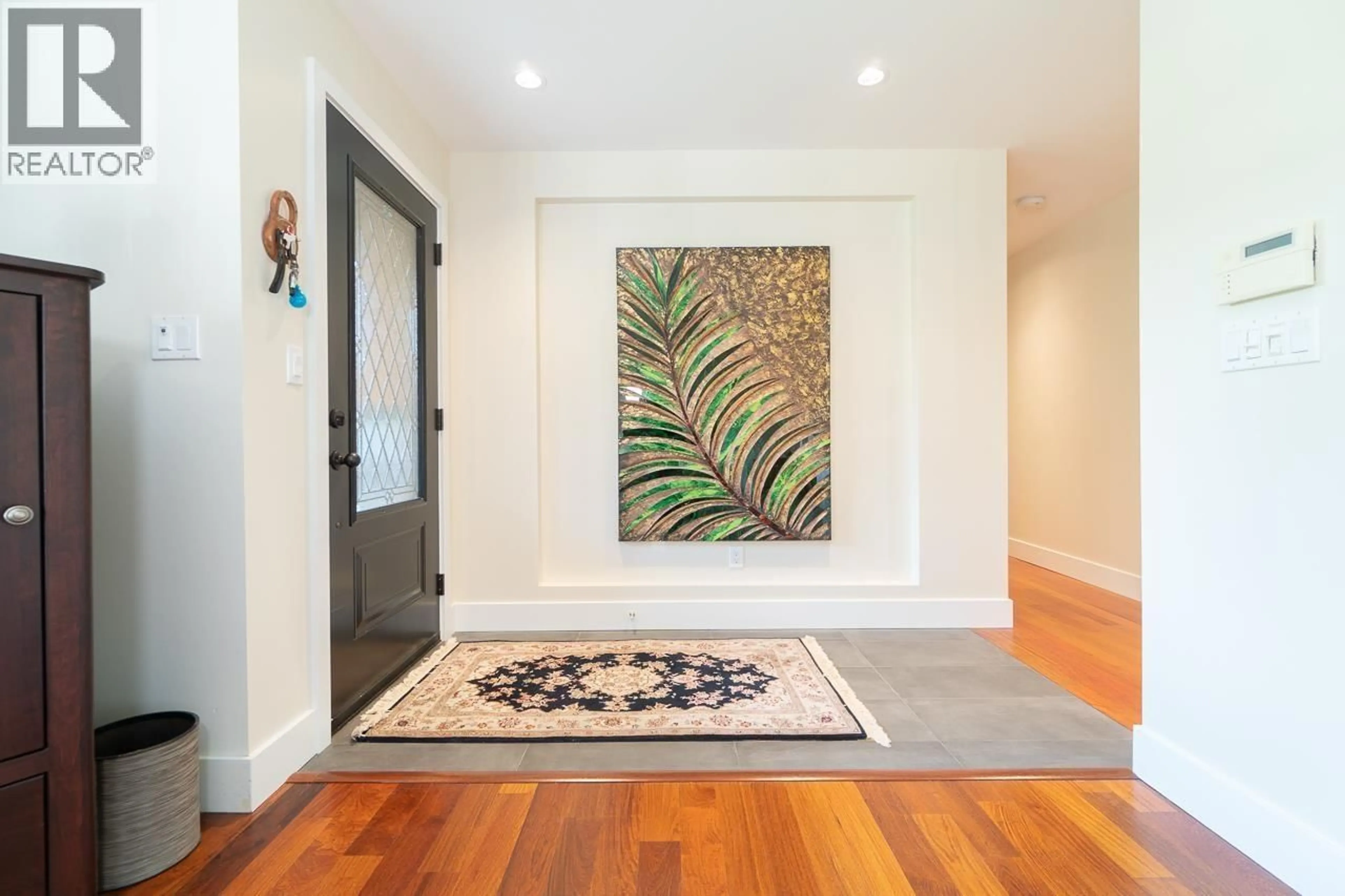 Indoor entryway for 81 MORVEN DRIVE, West Vancouver British Columbia V7S1B3