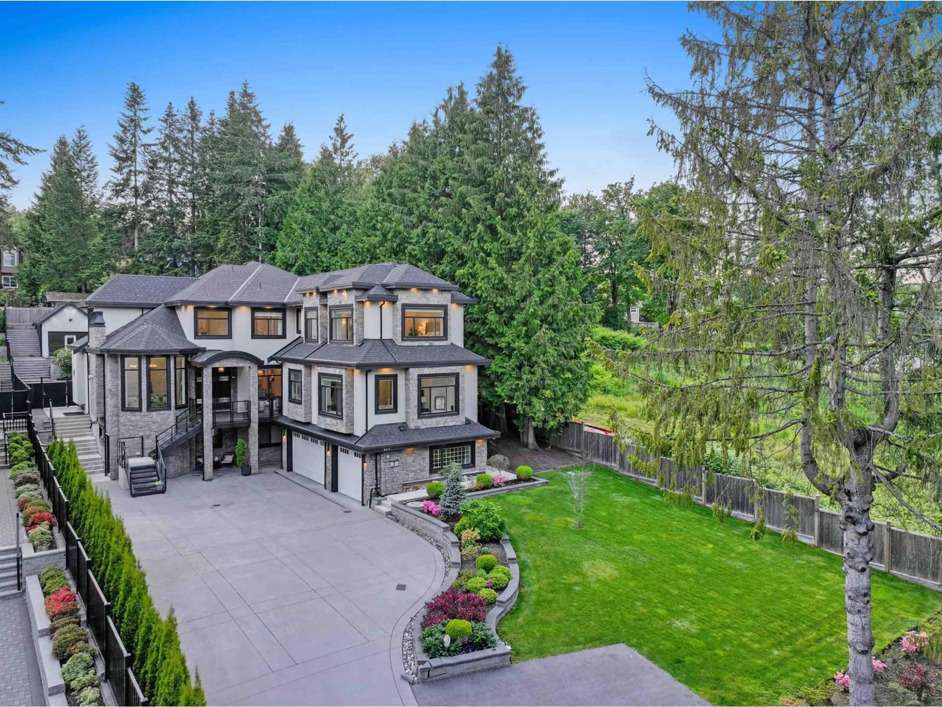 A pic from outside/outdoor area/front of a property/back of a property/a pic from drone, mountain view for 9075 164 STREET, Surrey British Columbia V4N2Z9