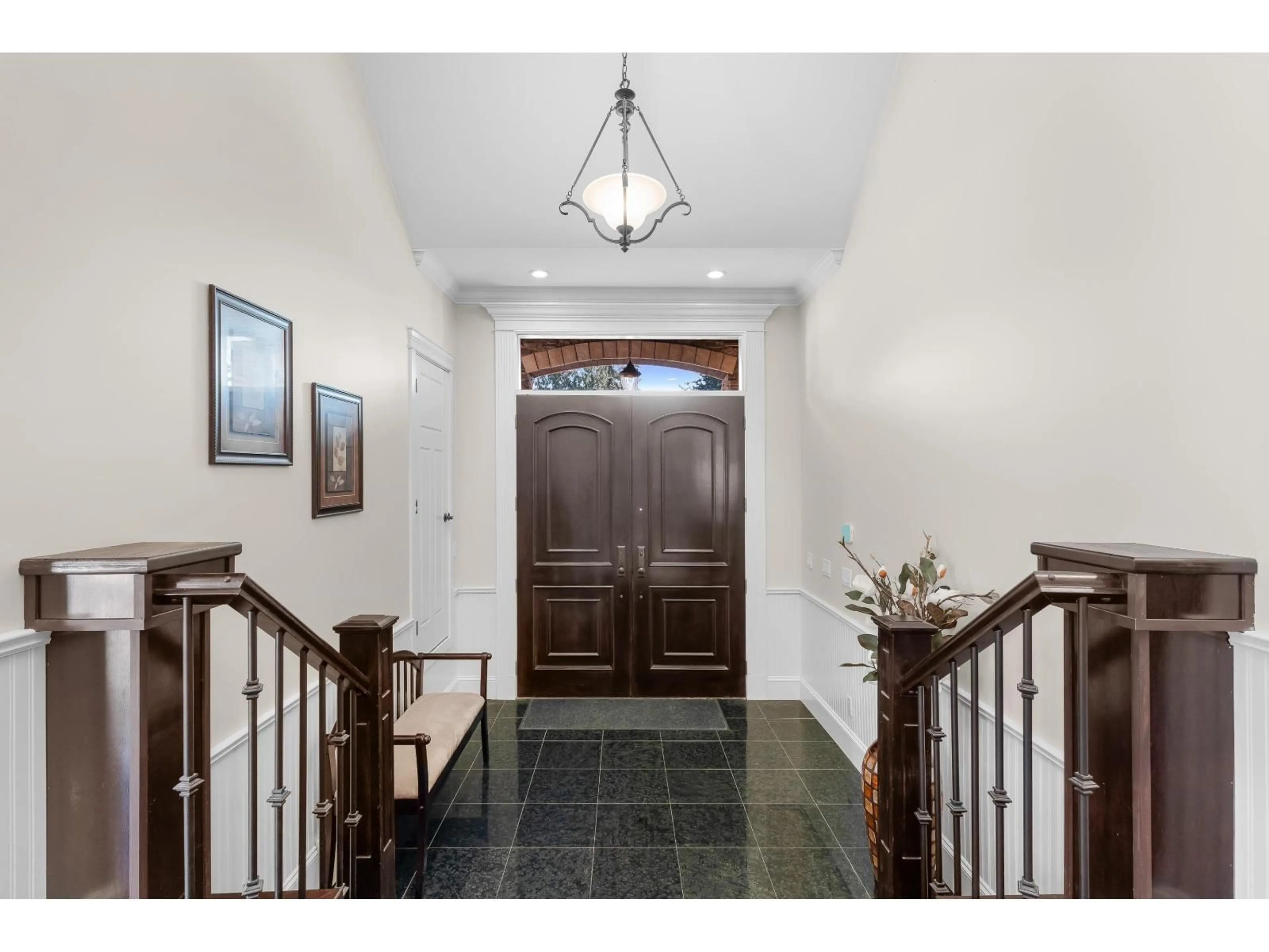 Indoor foyer for 14225 69A AVENUE, Surrey British Columbia V3W1A5