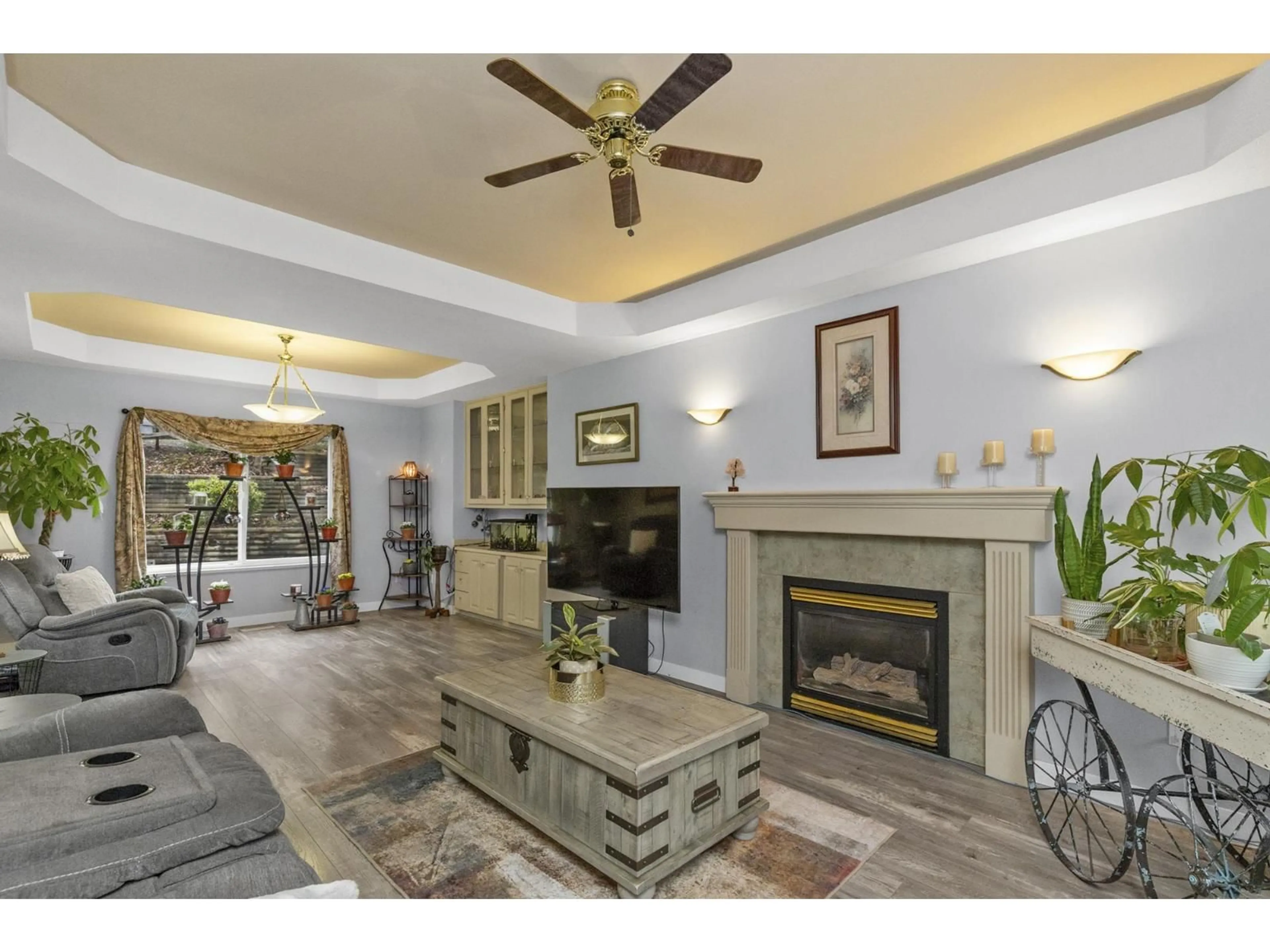Living room with furniture, ceramic/tile floor for 7800 DEERFIELD STREET, Mission British Columbia V2V5X3