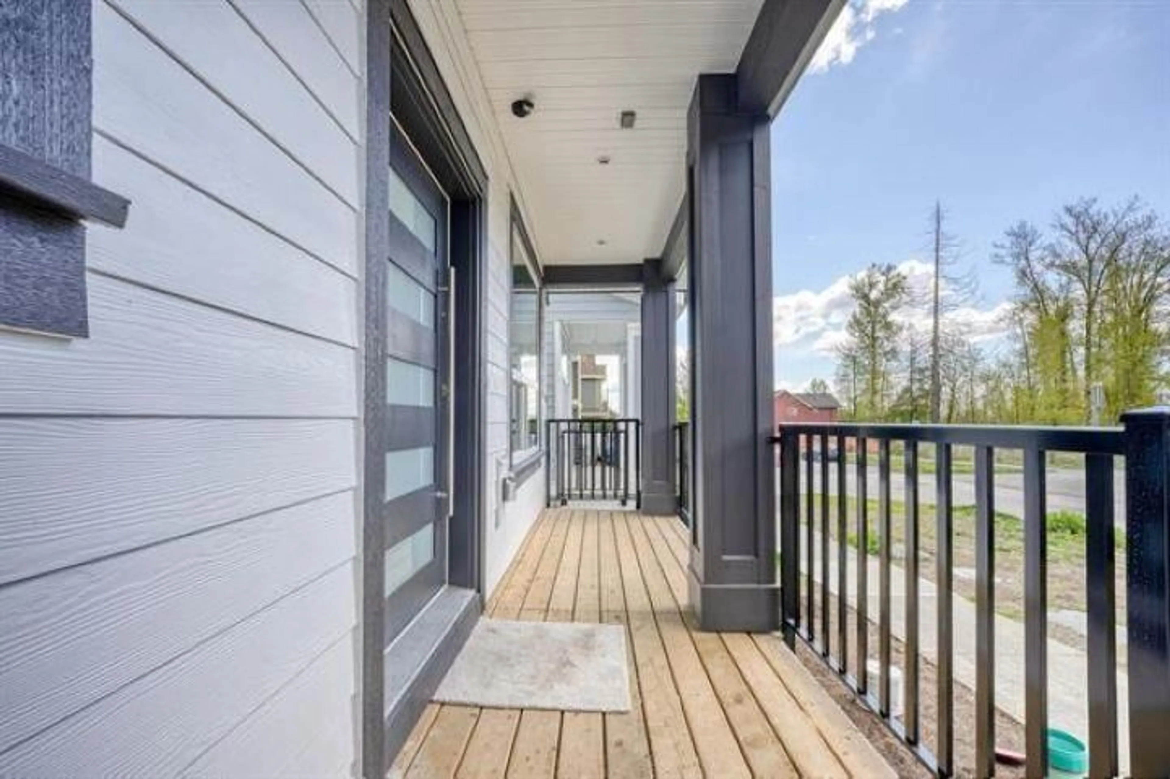 Patio, street for 19109 67 AVENUE, Surrey British Columbia V4N6A4