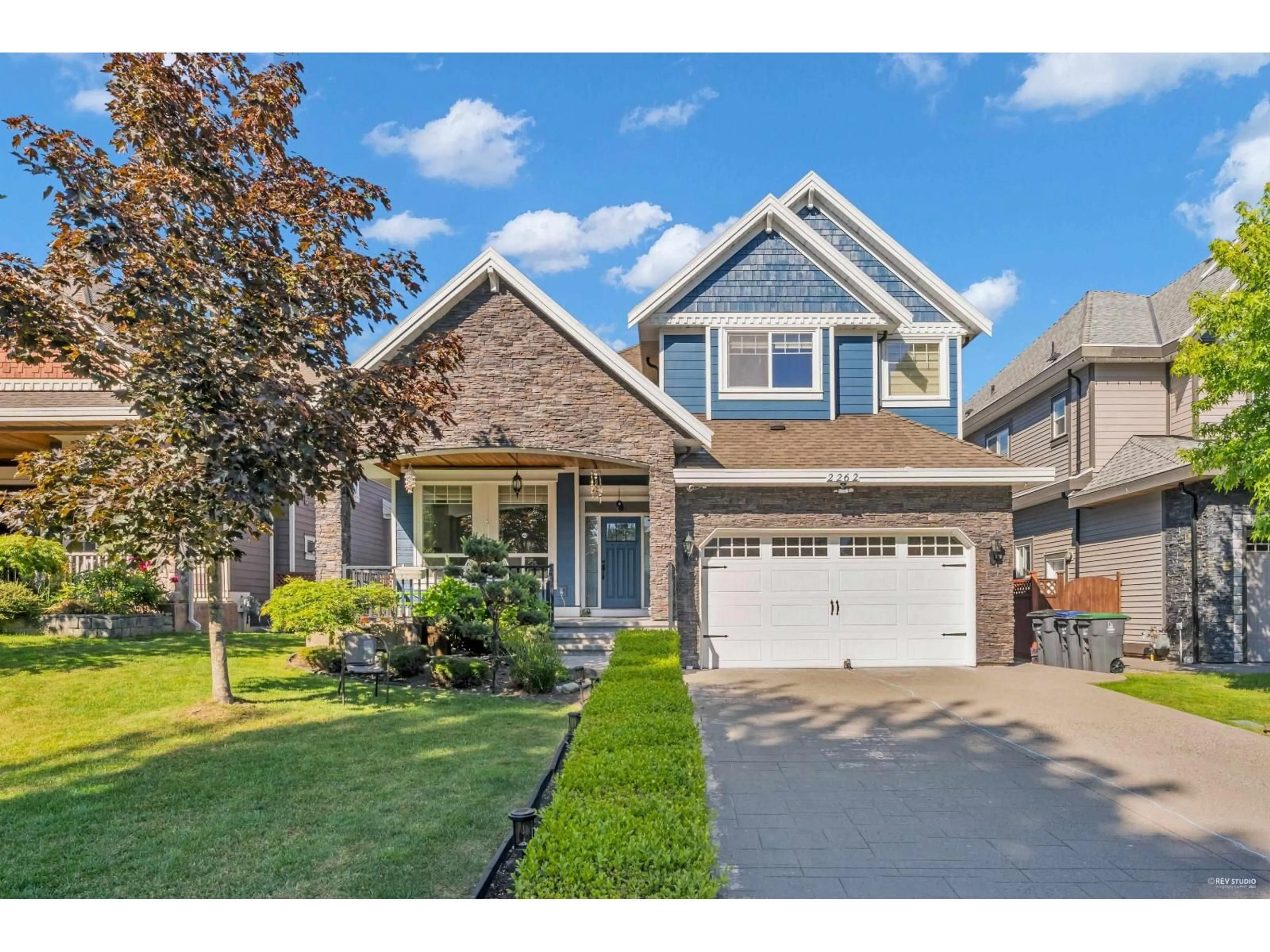 Home with vinyl exterior material, street for 2262 MADRONA PLACE, Surrey British Columbia V4A7Z4