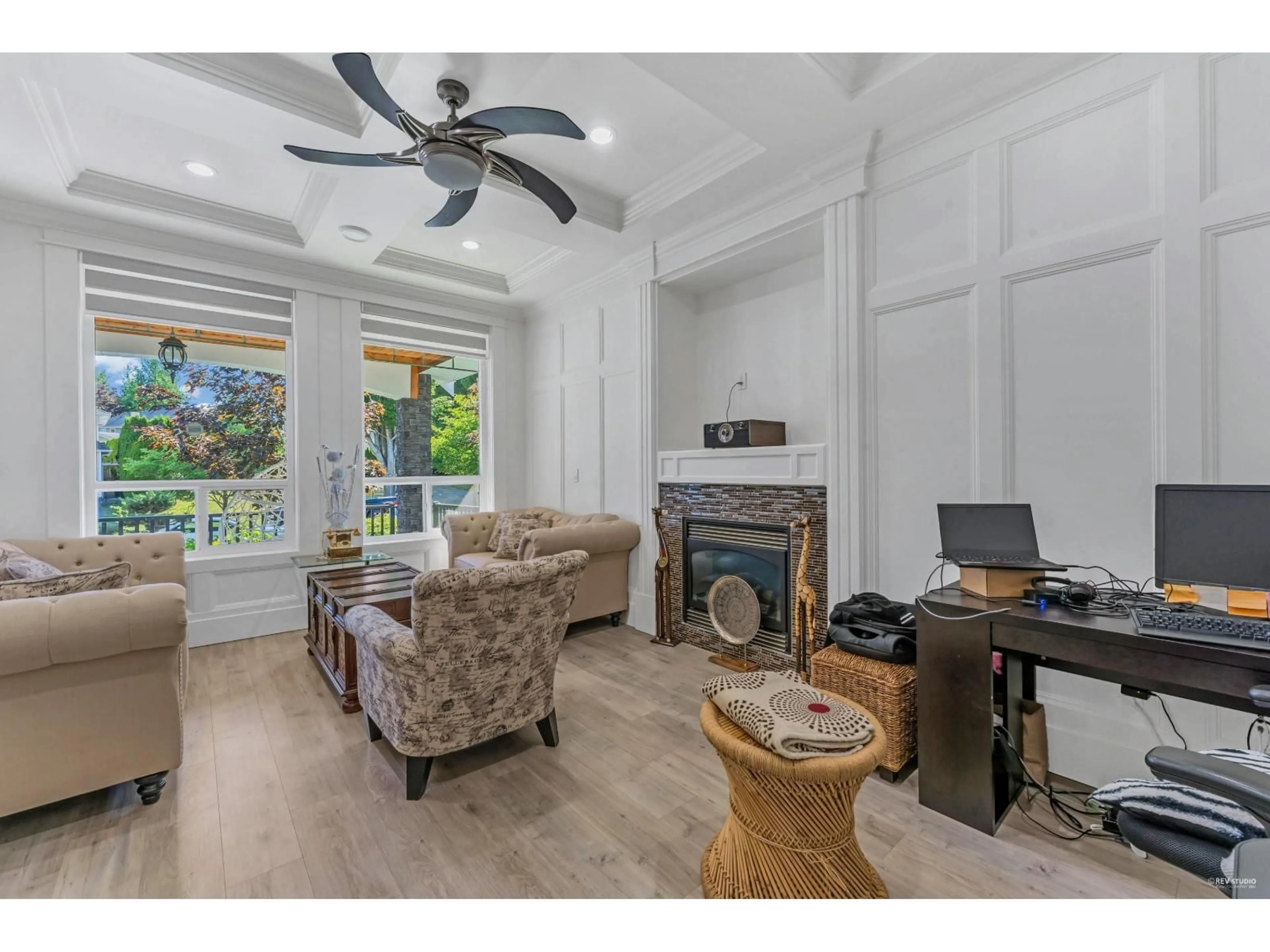 Living room with furniture, unknown for 2262 MADRONA PLACE, Surrey British Columbia V4A7Z4