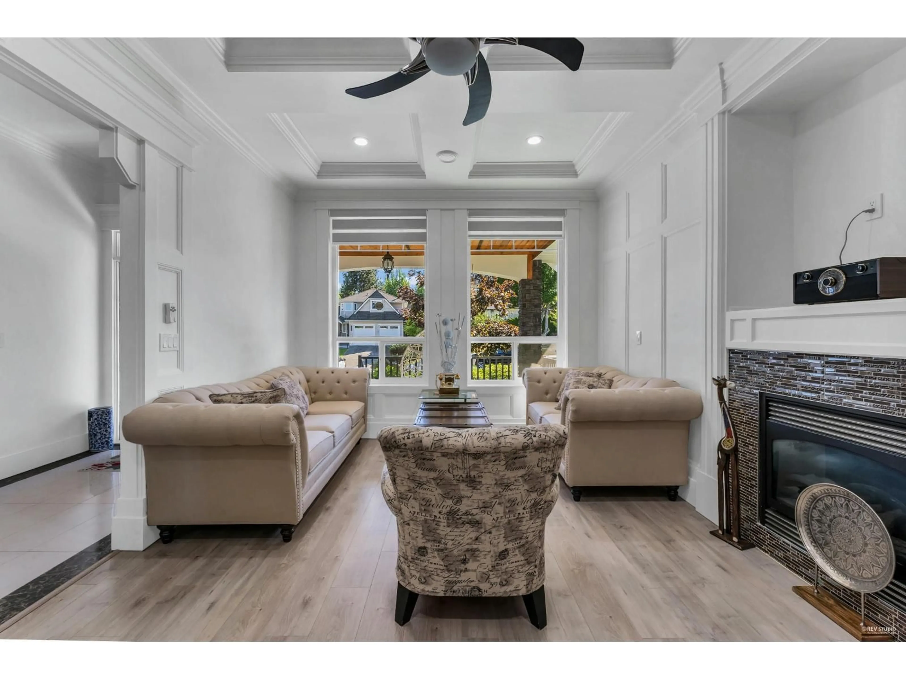 Living room with furniture, unknown for 2262 MADRONA PLACE, Surrey British Columbia V4A7Z4