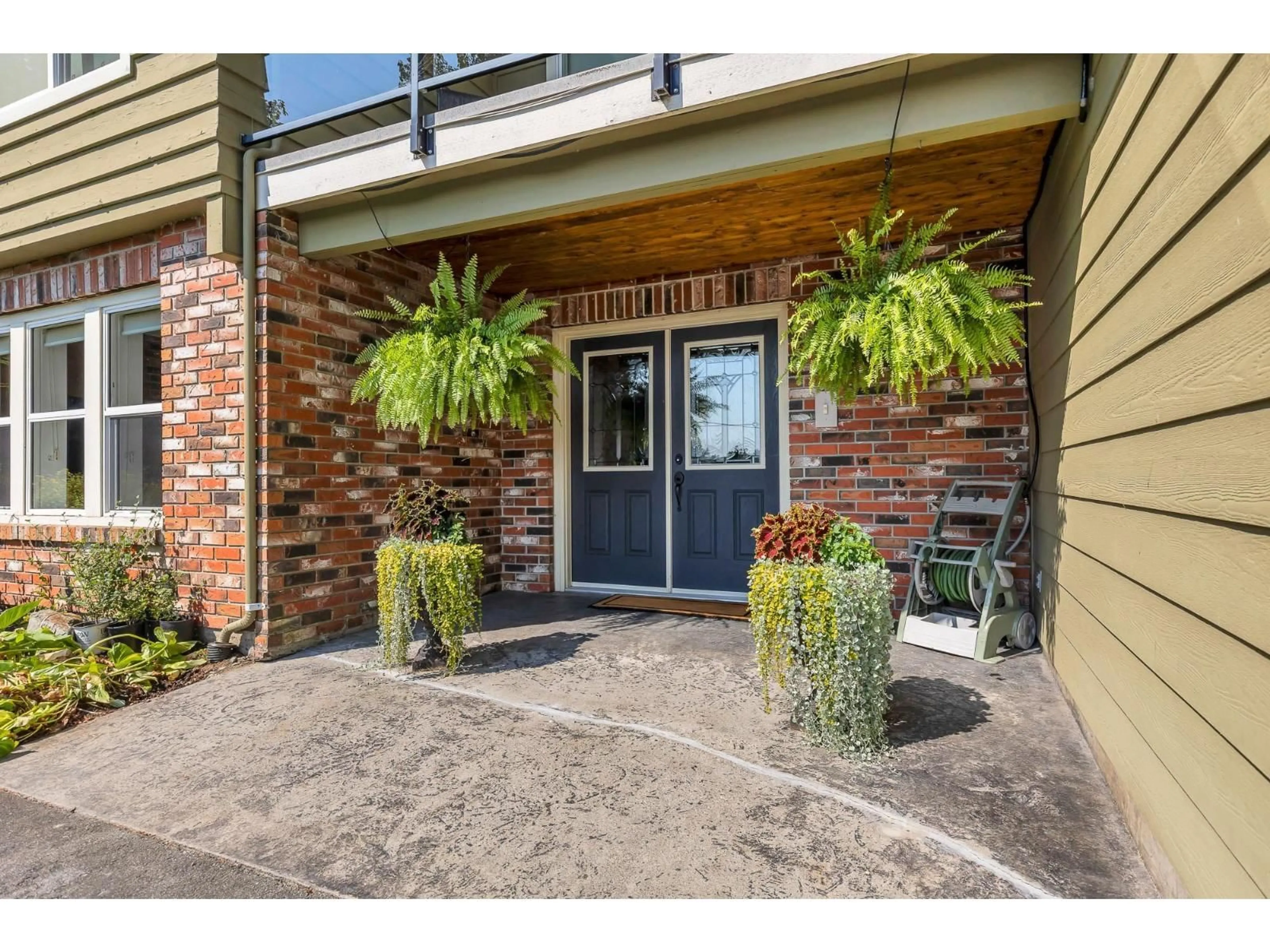 Indoor entryway for 29665 GLENGARRY AVENUE, Abbotsford British Columbia V4X1Z7