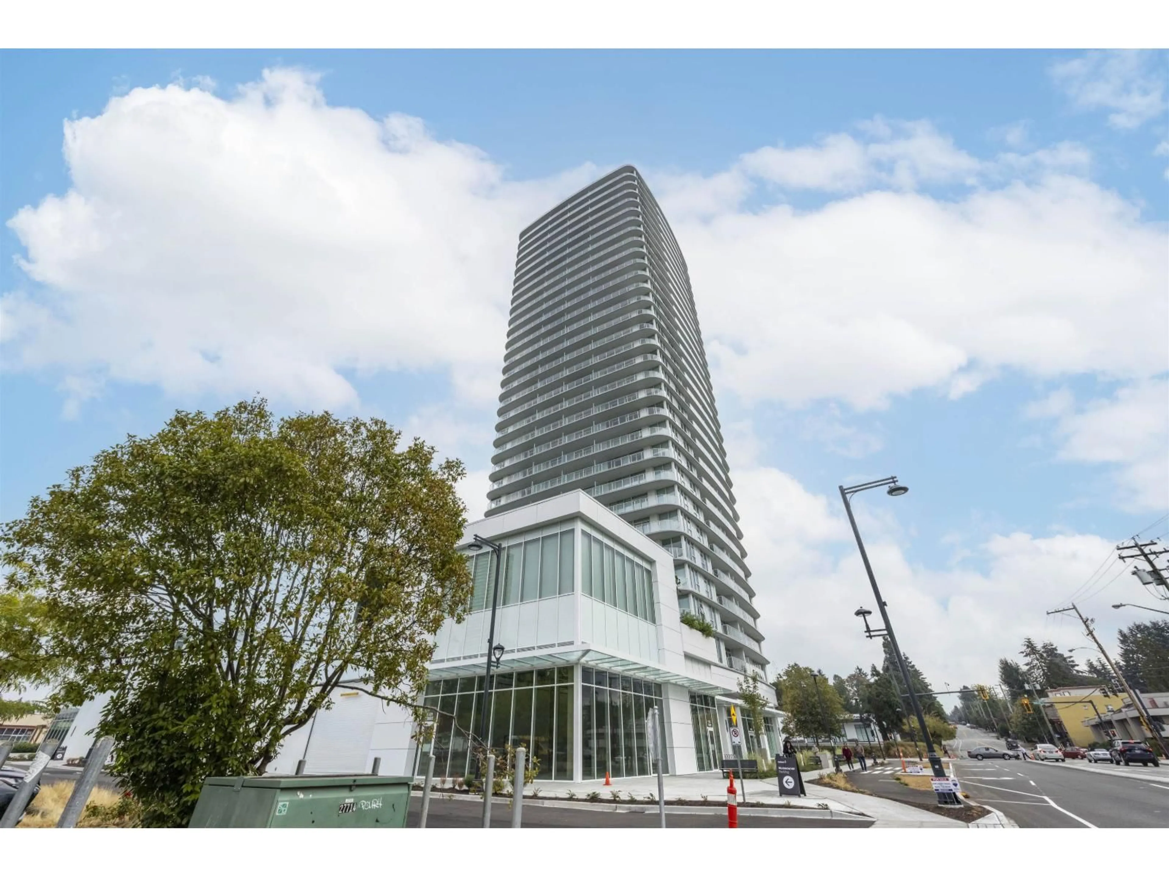 Indoor foyer for 609 - 13685 102 AVENUE, Surrey British Columbia V3T0S2