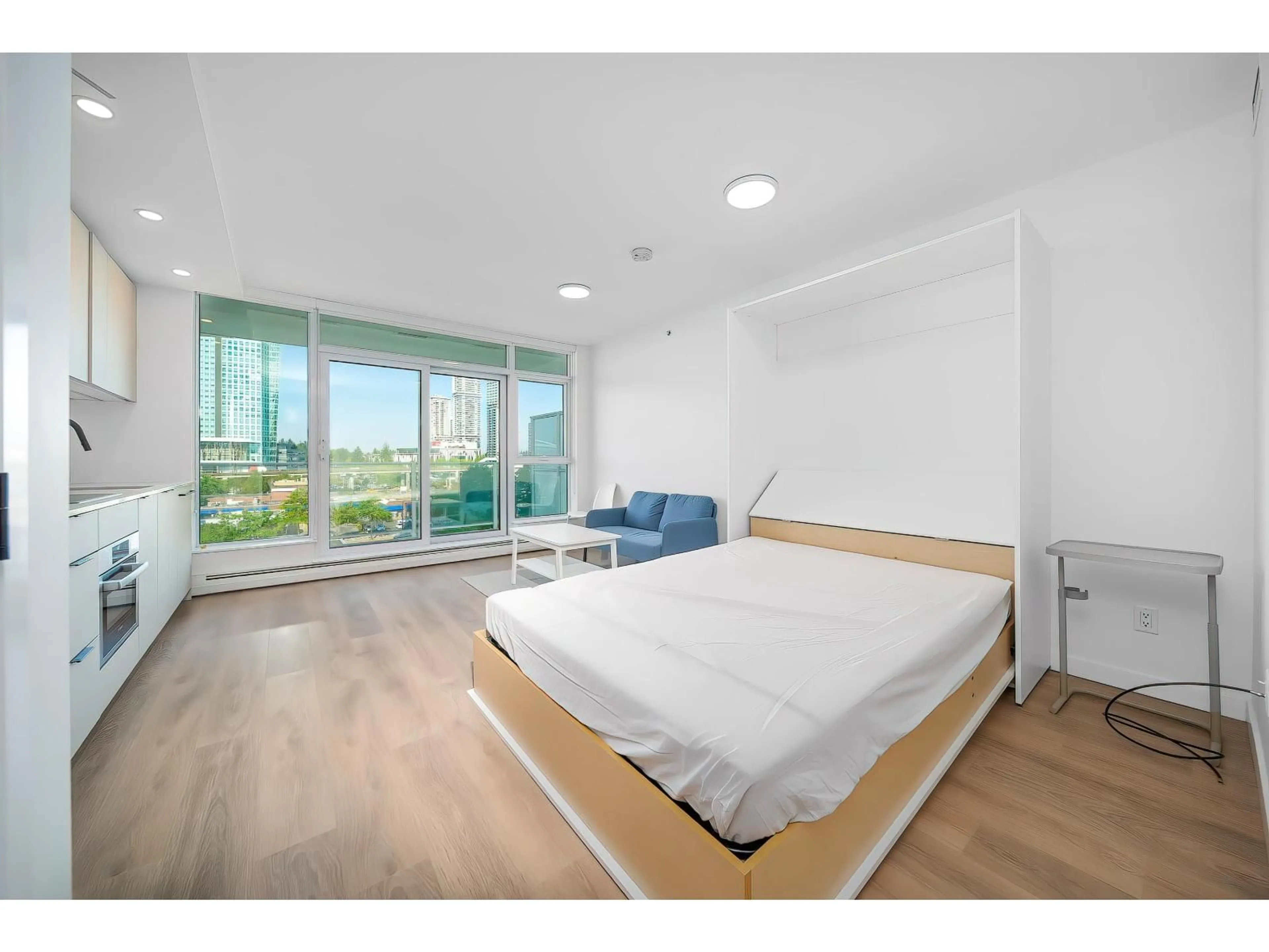 Bedroom with bed, wood/laminate floor for 609 - 13685 102 AVENUE, Surrey British Columbia V3T0S2