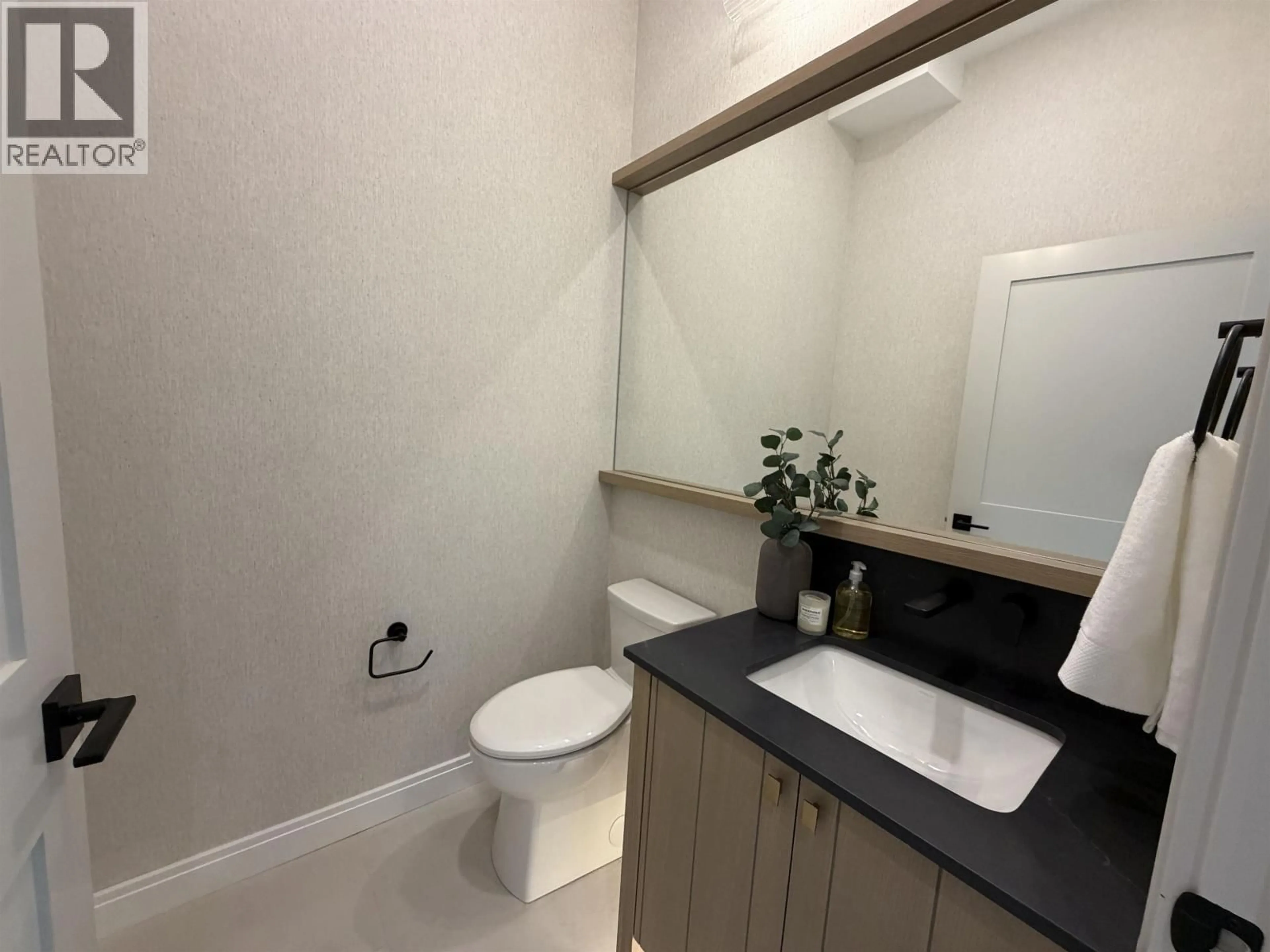 Standard bathroom, unknown for 2544 GRANT STREET, Vancouver British Columbia V5K3G7