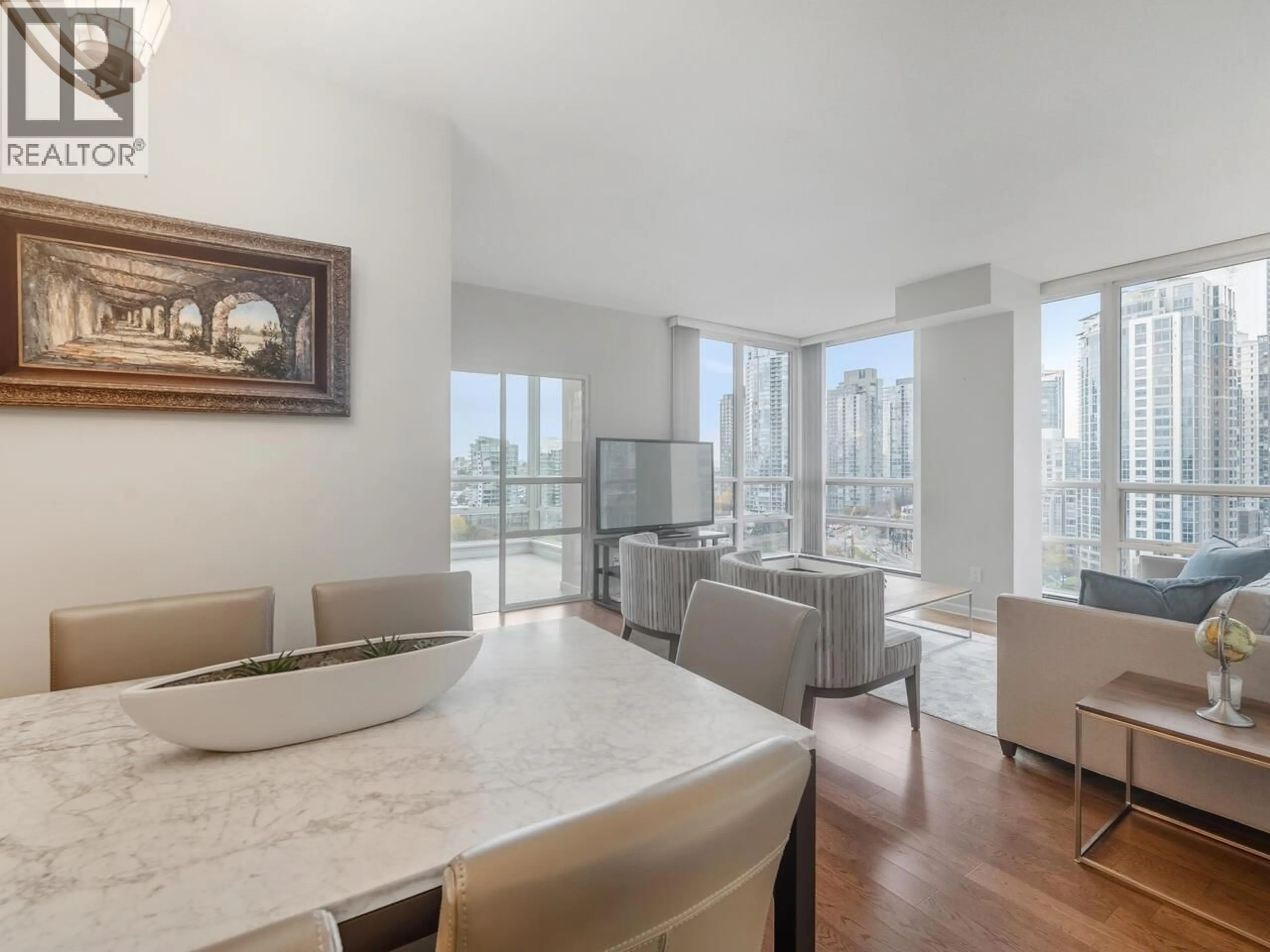 Living room with furniture, unknown for 18C - 139 DRAKE STREET, Vancouver British Columbia V6Z2T8