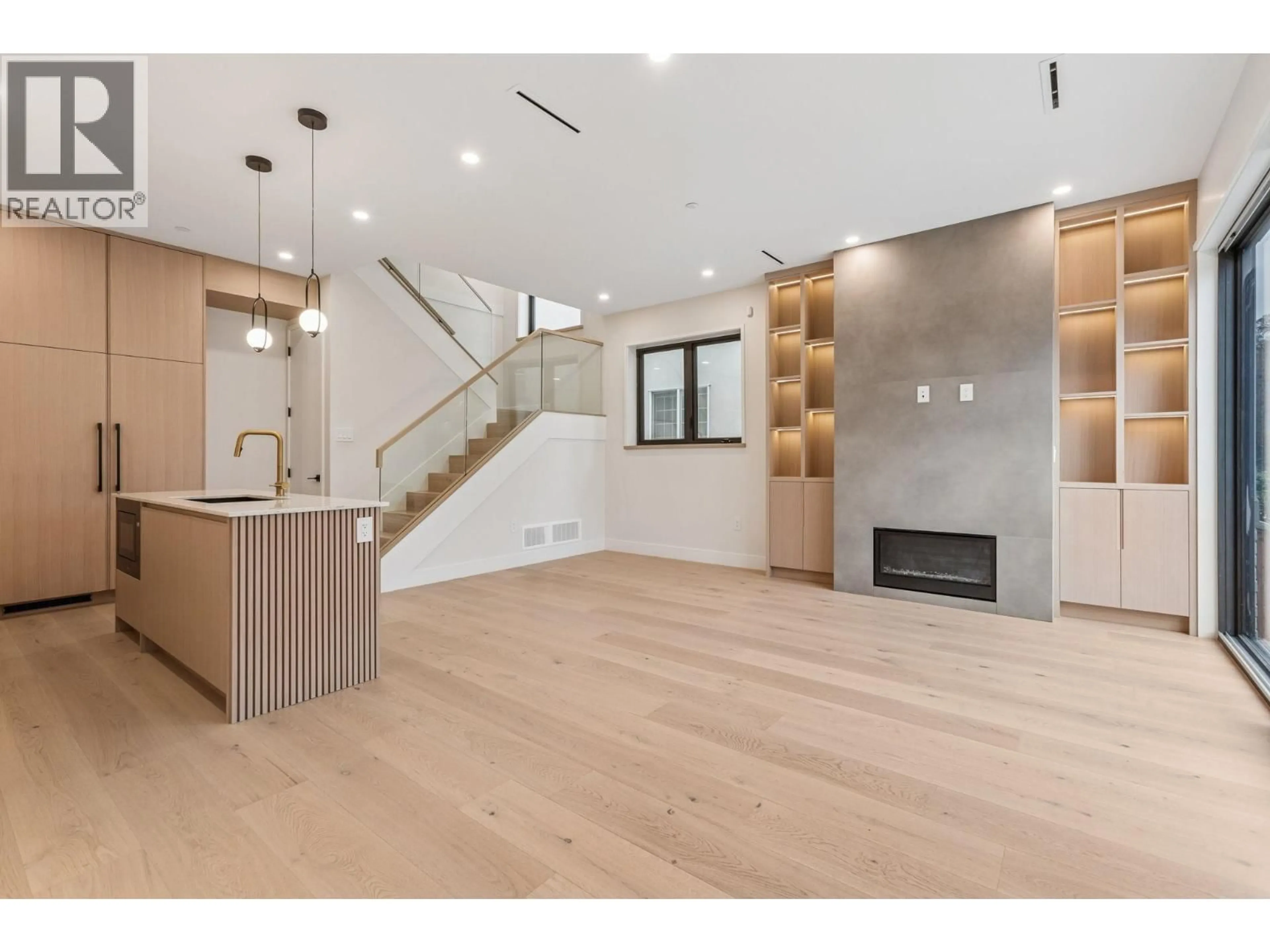 Unknown for 1 - 448 20TH AVENUE, Vancouver British Columbia V5Y2C8