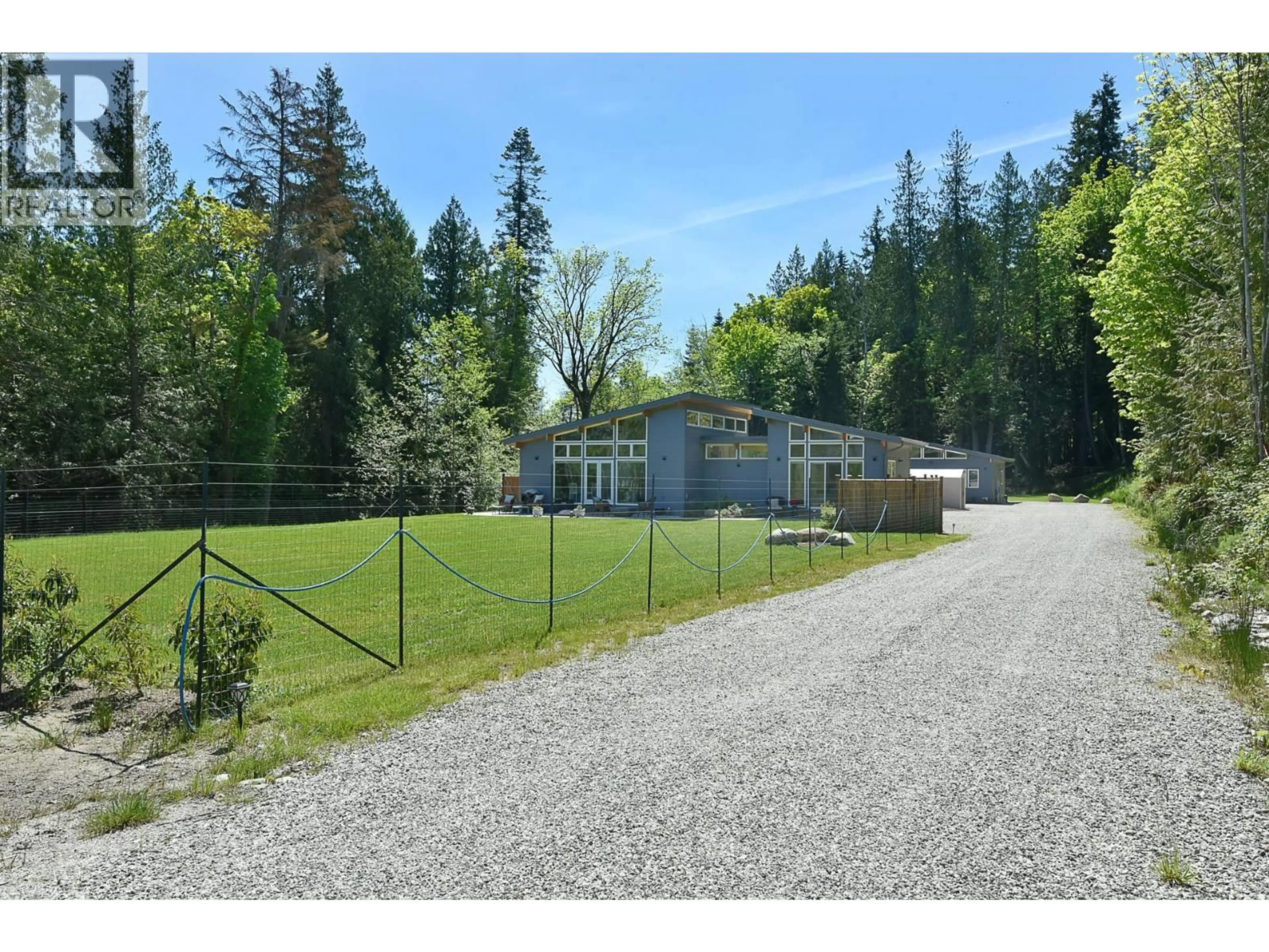 A pic from outside/outdoor area/front of a property/back of a property/a pic from drone, unknown for 5963 RIPPLE WAY, Sechelt British Columbia V7Z0R2