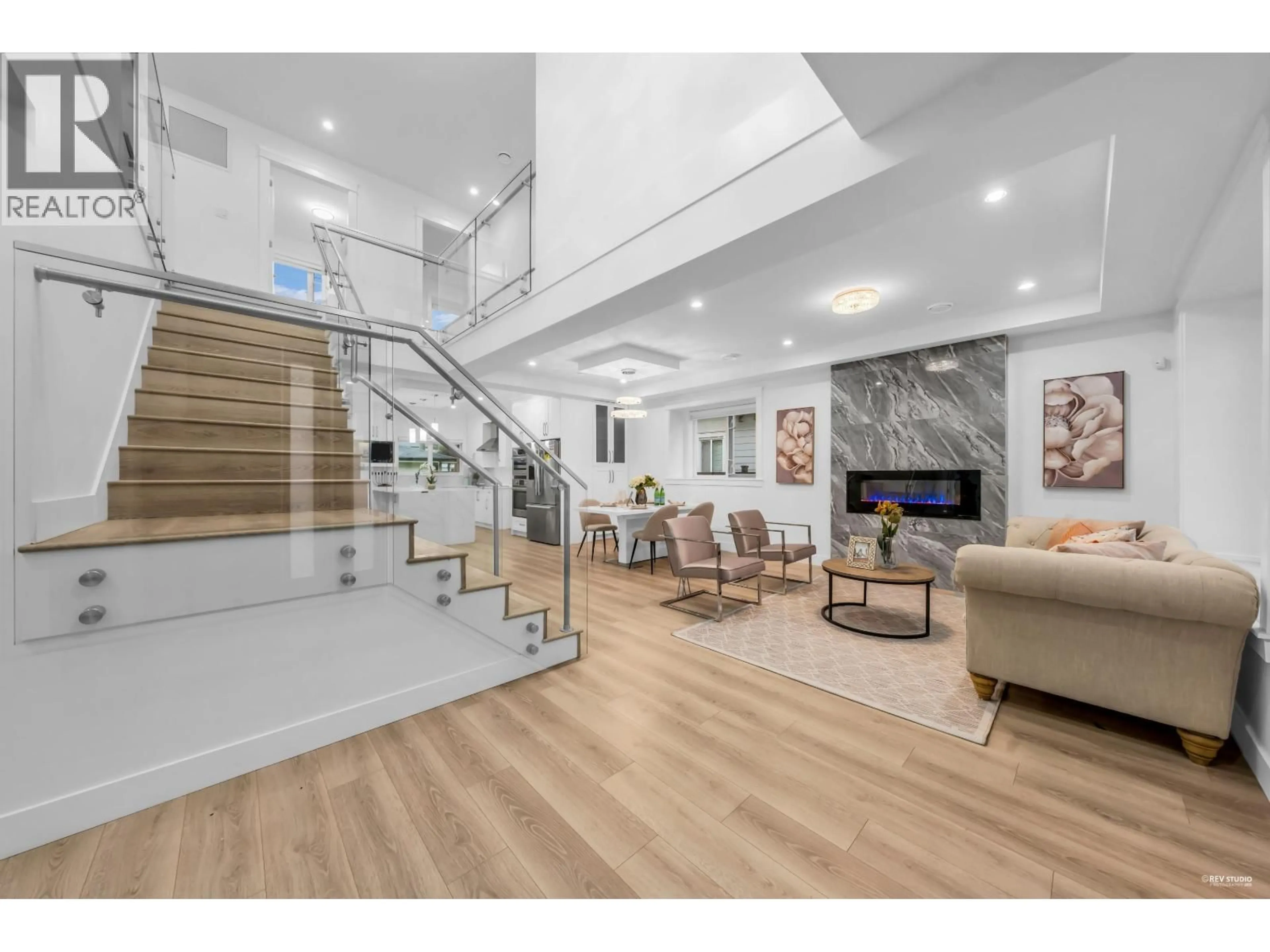 Unknown for 4267 PARKER STREET, Burnaby British Columbia V5C3C4