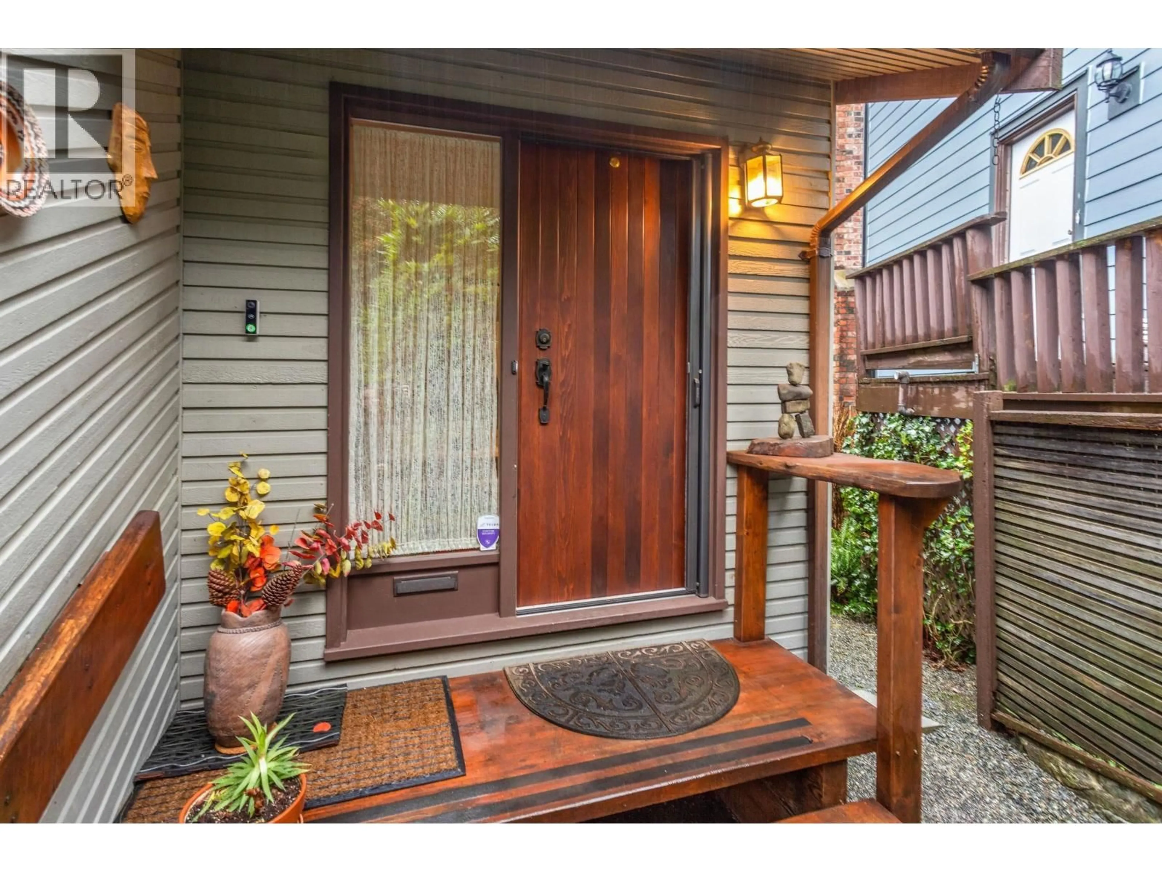 Indoor entryway for 5639 WHITE PINE LANE, North Vancouver British Columbia V7R4S1