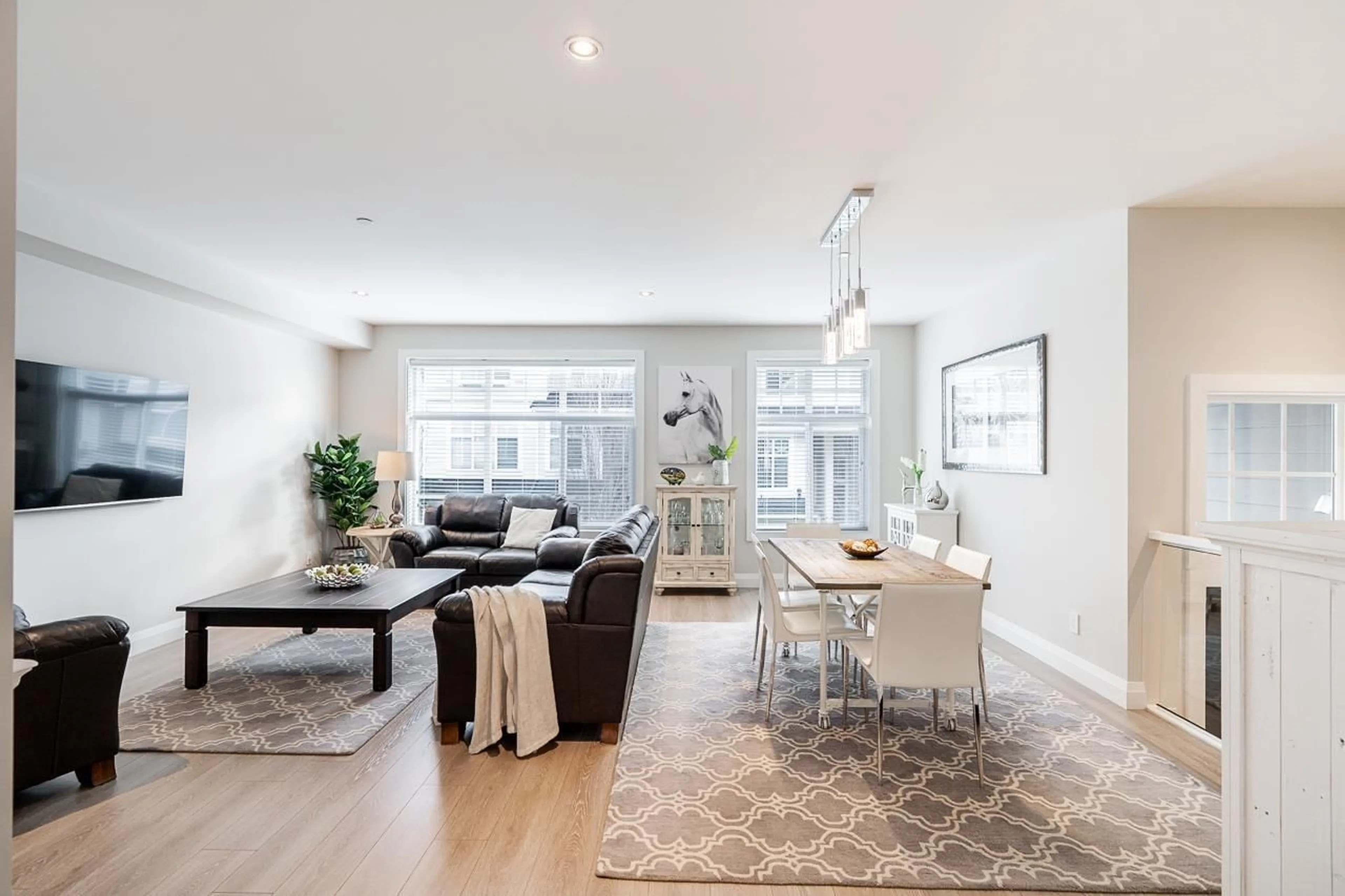 Living room with furniture, unknown for 22 - 19938 70 AVENUE, Langley British Columbia V2Y0R1