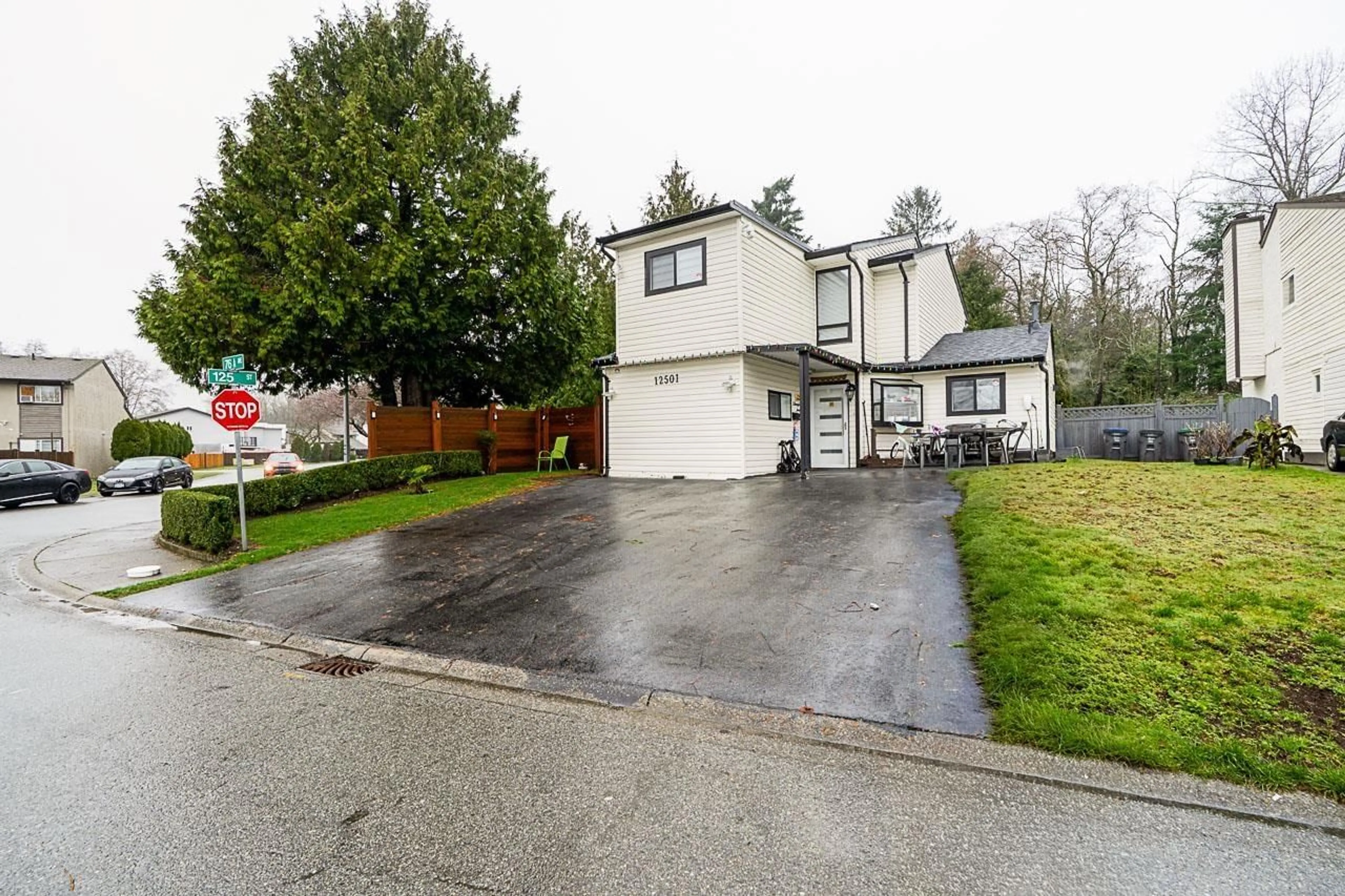 A pic from outside/outdoor area/front of a property/back of a property/a pic from drone, street for 12501 76A AVENUE, Surrey British Columbia V3W7W5